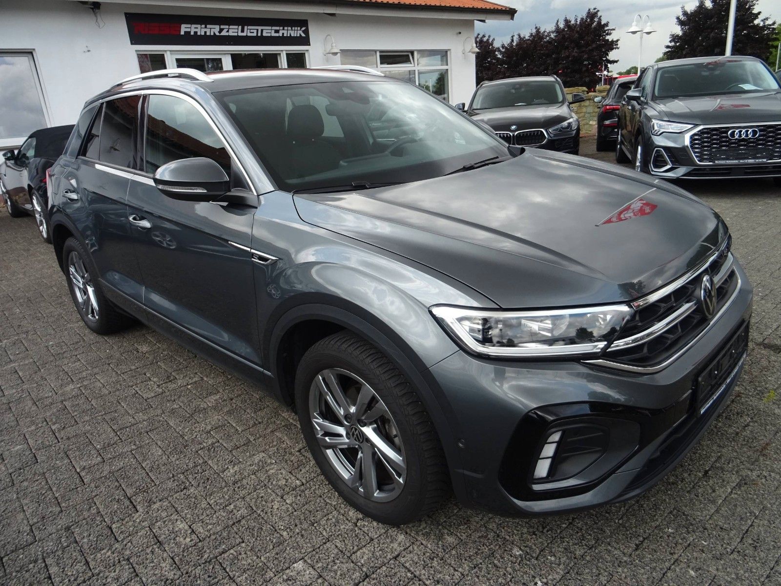 Volkswagen T-Roc R-Line - Samsaru's Car Outlet
