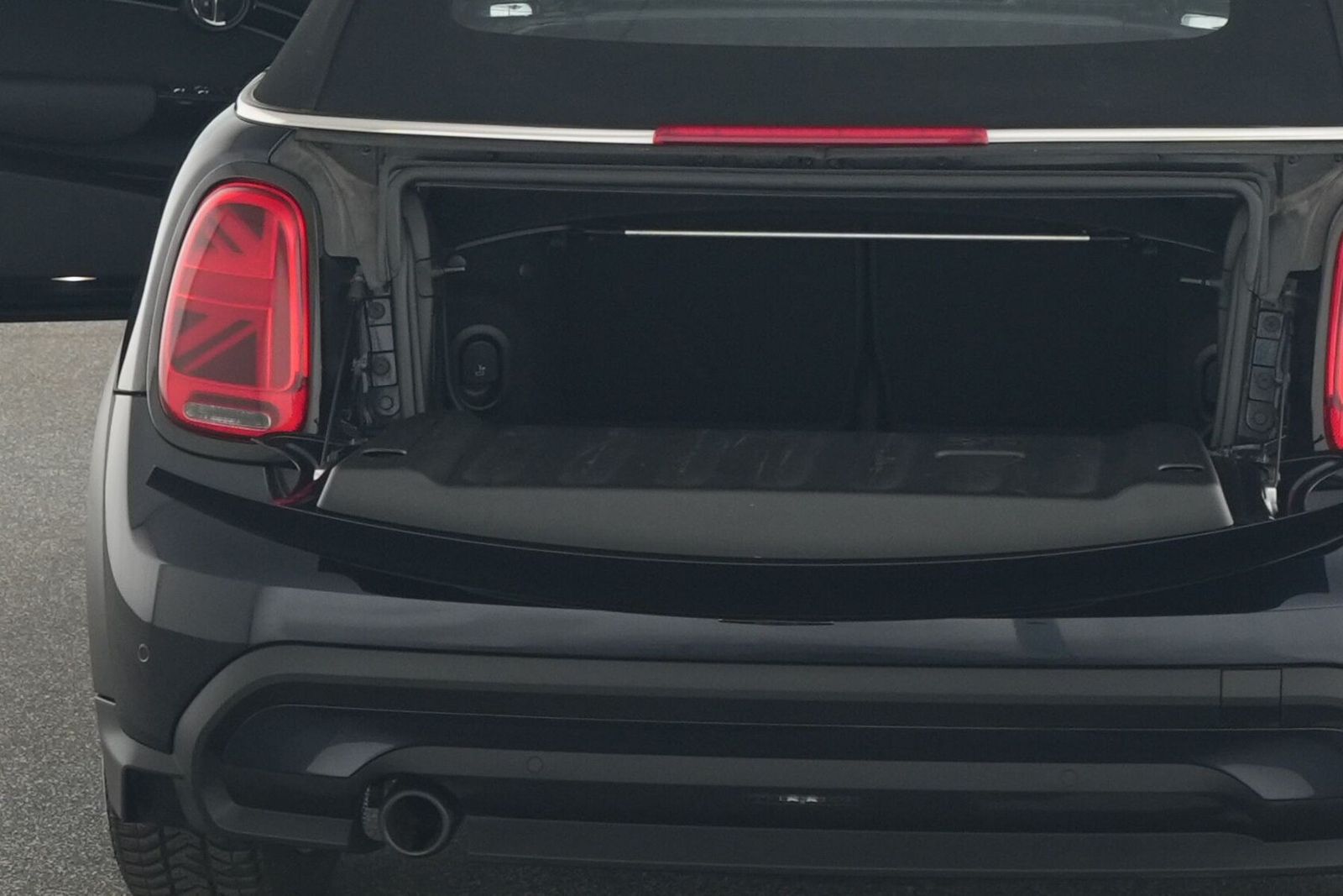 MINI Cooper Cab. Classic Trim - Samsaru's Car Outlet