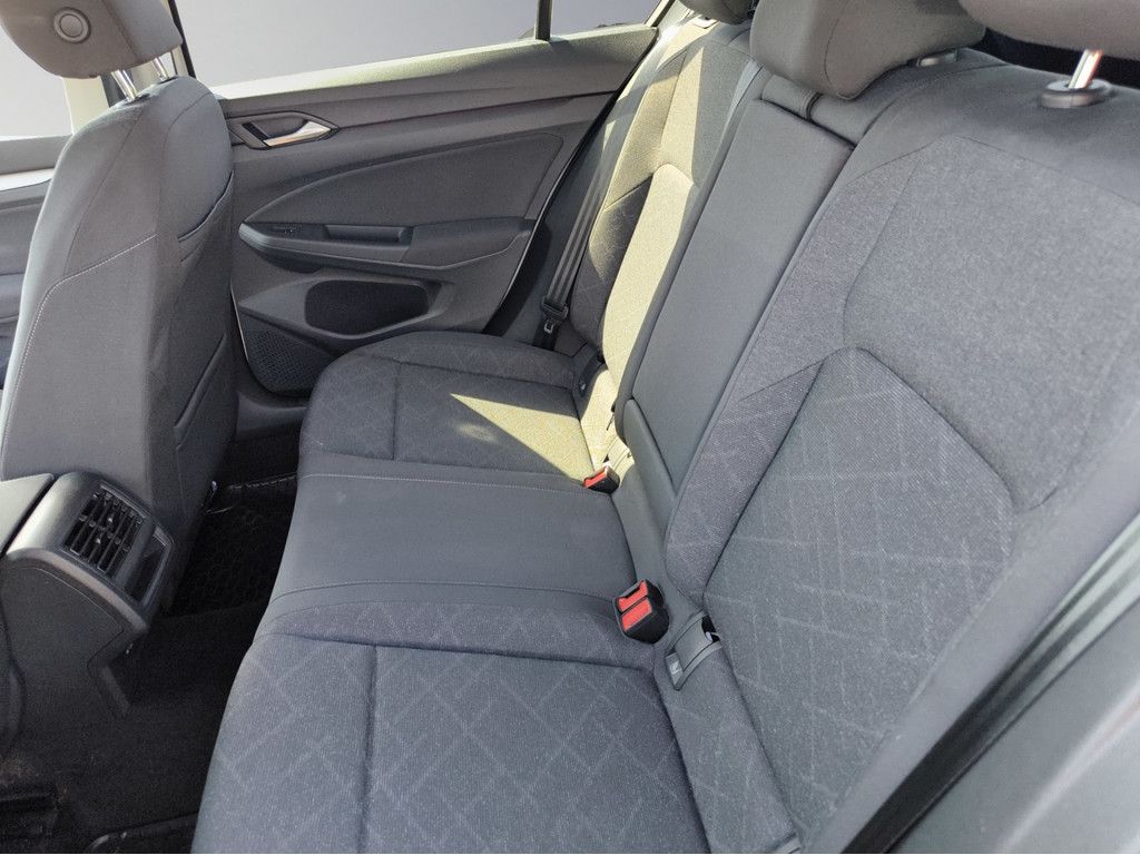 Volkswagen Golf VIII Life - Samsaru's Car Outlet