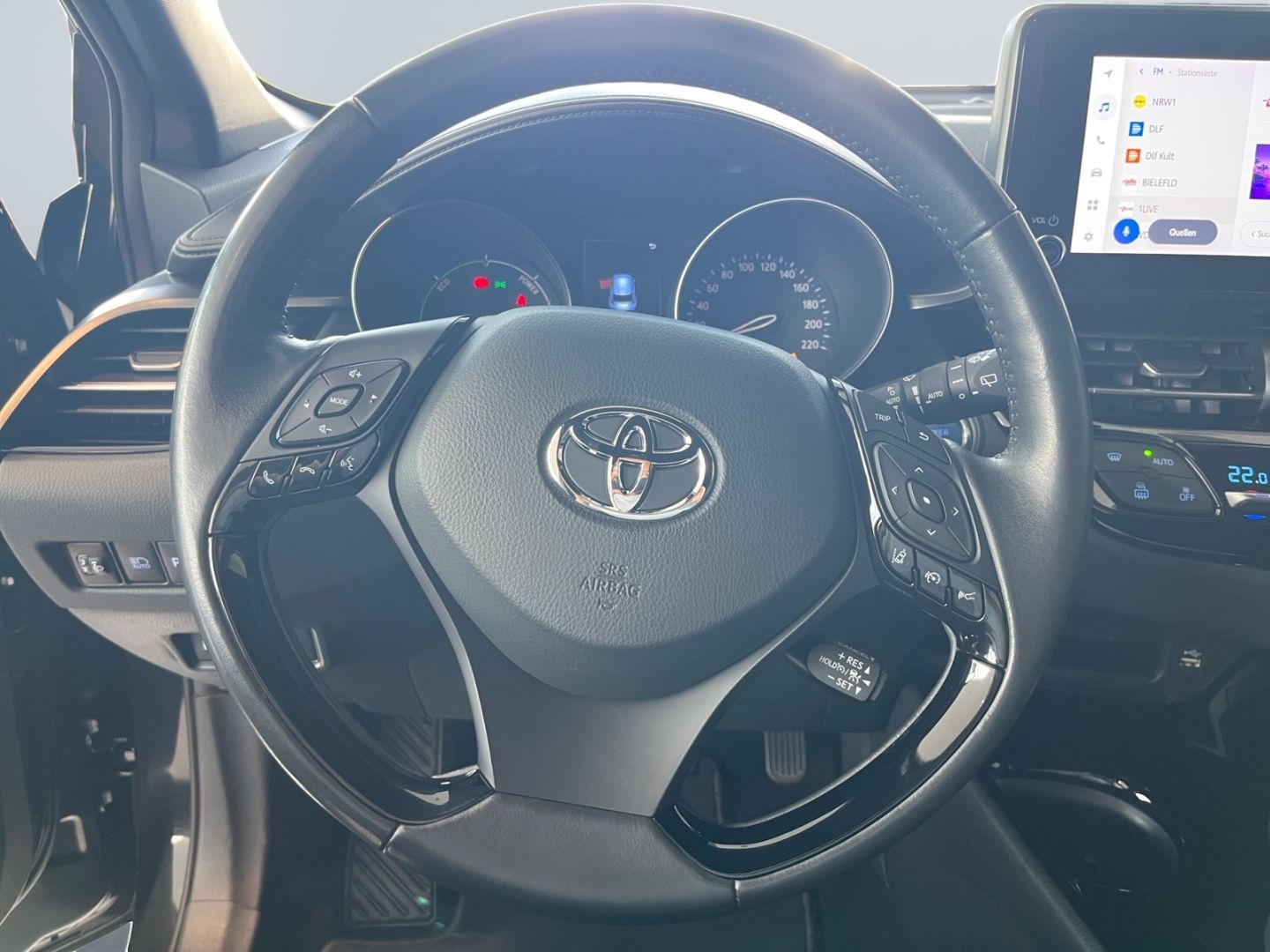 Toyota C-HR 2.0 Hybrid Team - Samsaru's Car Outlet
