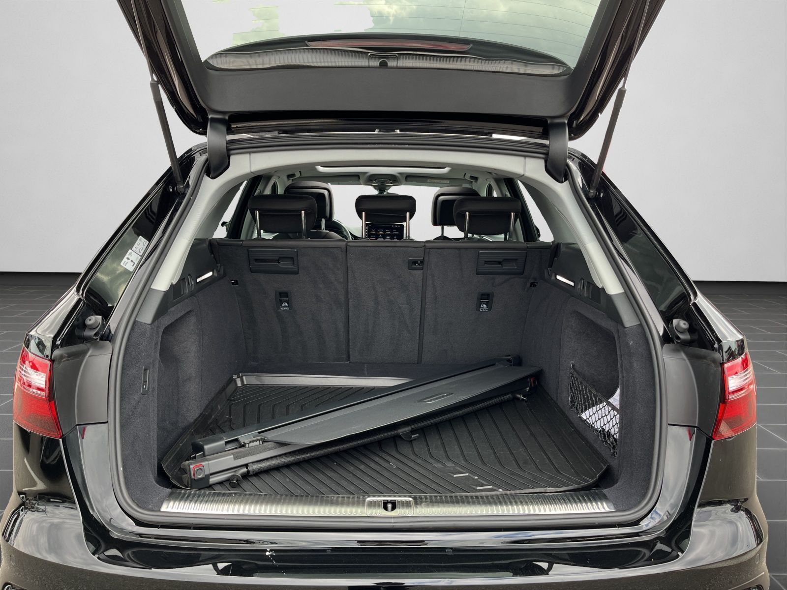 Audi A4 Avant 35 2.0 TDI - Samsaru's Car Outlet