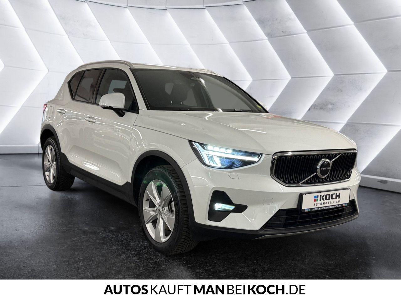 Volvo XC40 B3 DKG Core AHK LED SHZ/LHZ NAVI PDC/CAM!