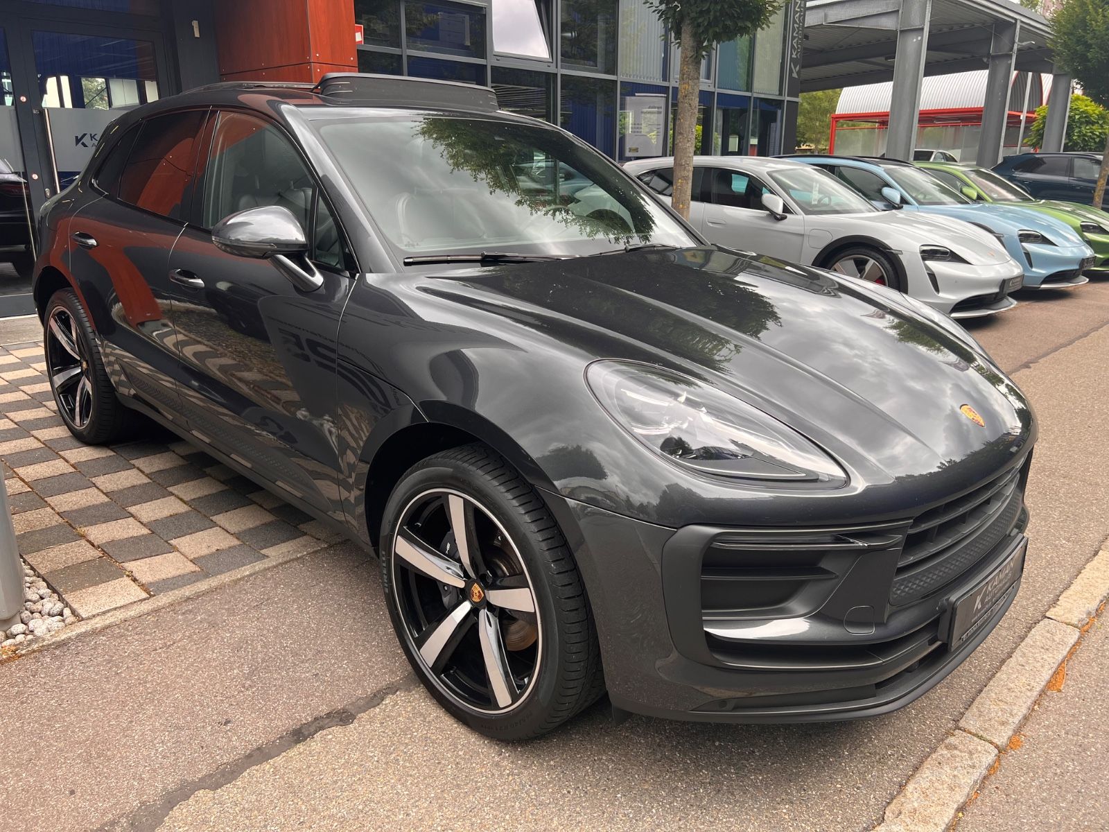 Porsche Macan III Exclusive - Samsaru's Car Outlet
