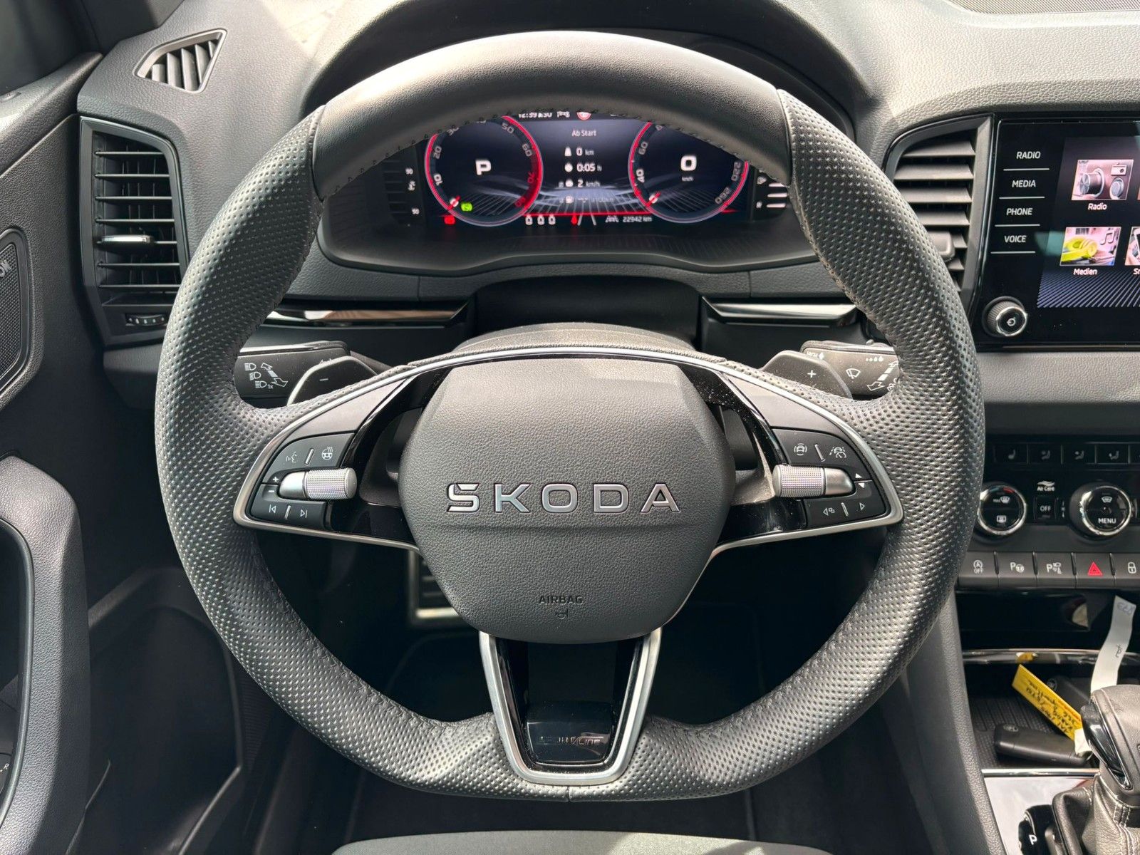 Skoda Karoq Sportline *AHK/Navi/ACC/SHZ/Garantie*