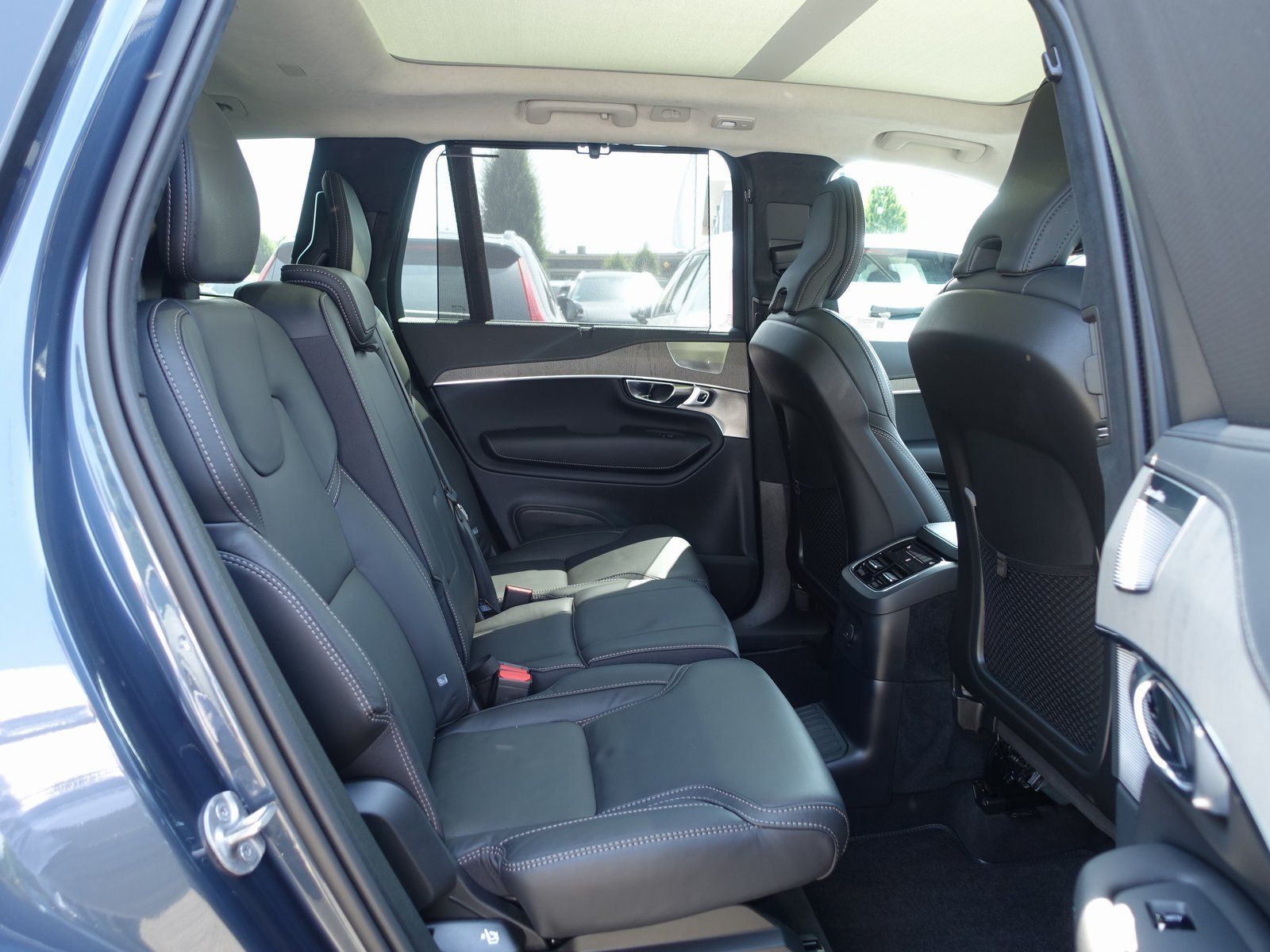 Volvo XC90 Ultra Dark T8 AWD Plug-in Hybrid - Samsaru's Car Outlet