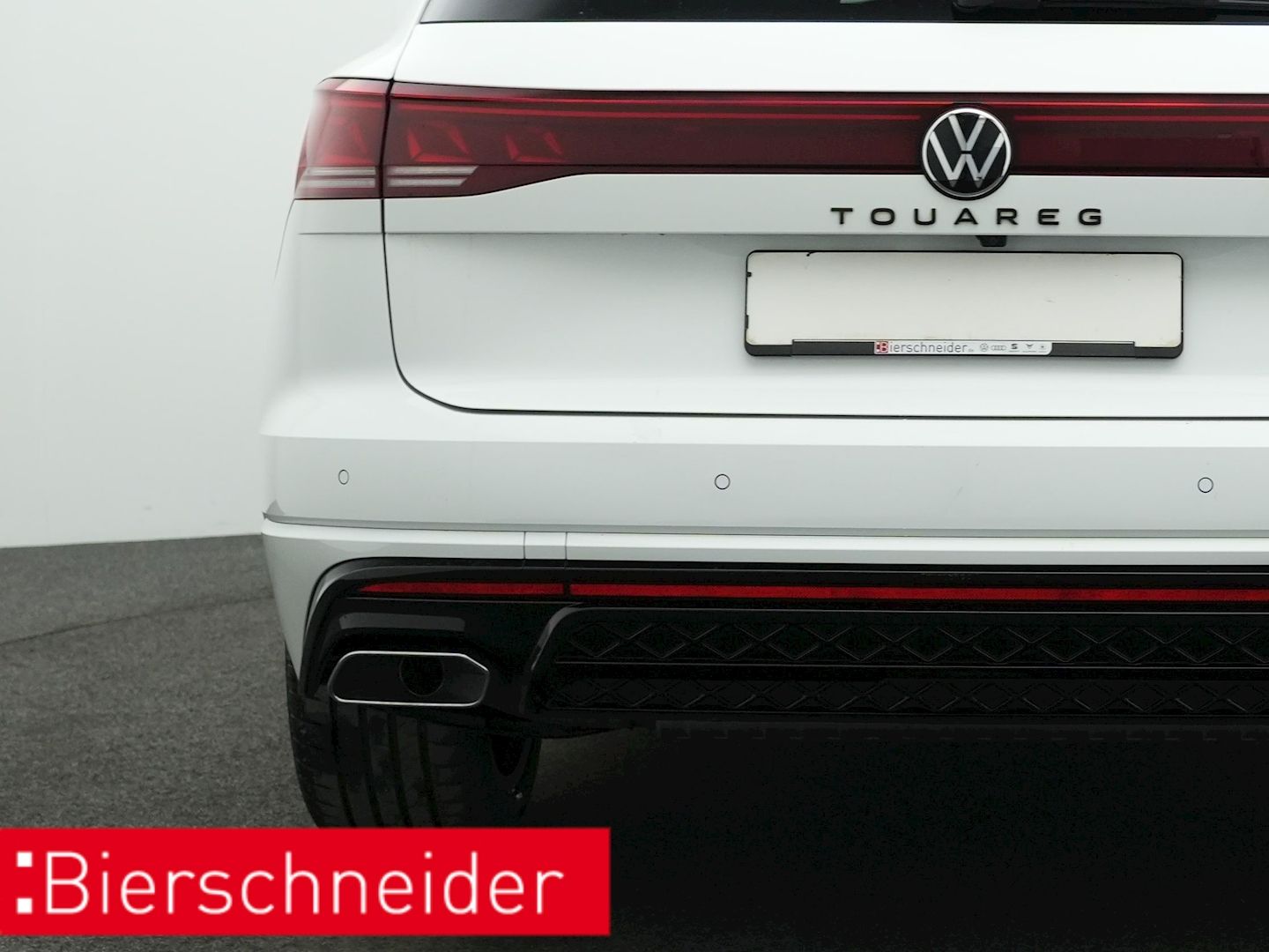 Volkswagen Touareg 3.0 TDI R-line BLACK-STYLE - Samsaru's Car Outlet