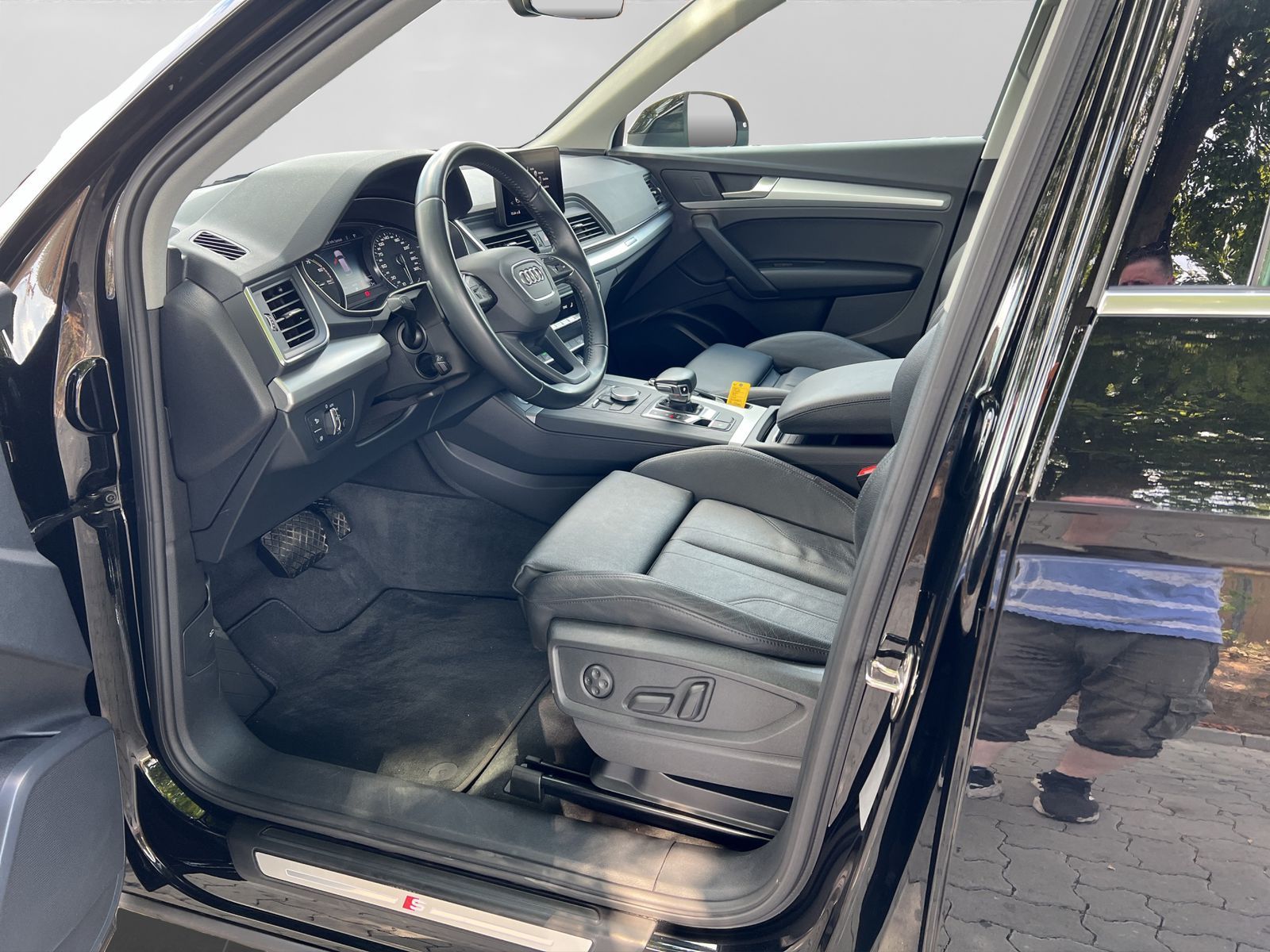 Audi Q5 55 TFSIe quattro Sport - Samsaru's Car Outlet