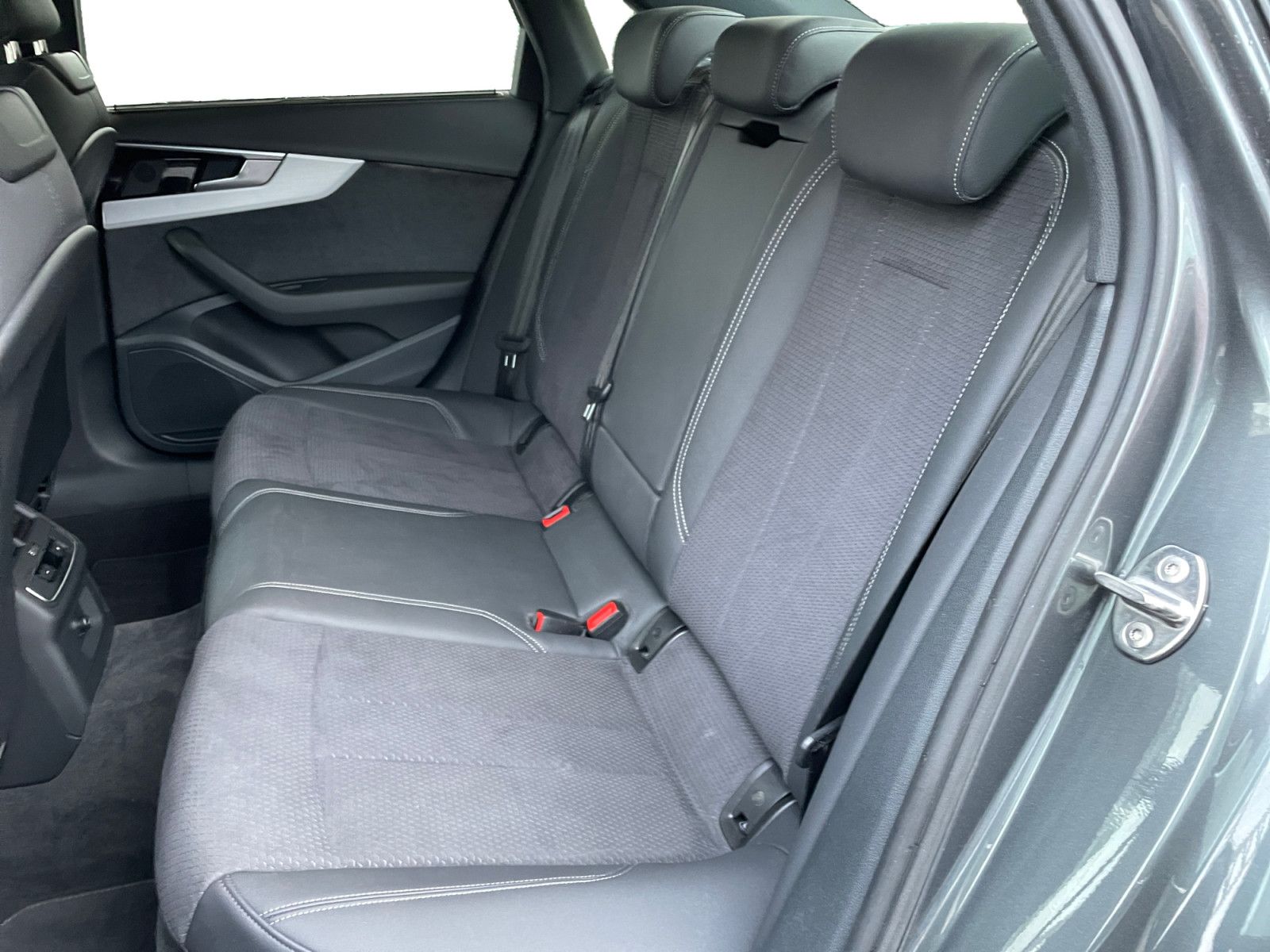 Audi A4 Limousine 50TDI quattro Tiptrc S-line Matrix