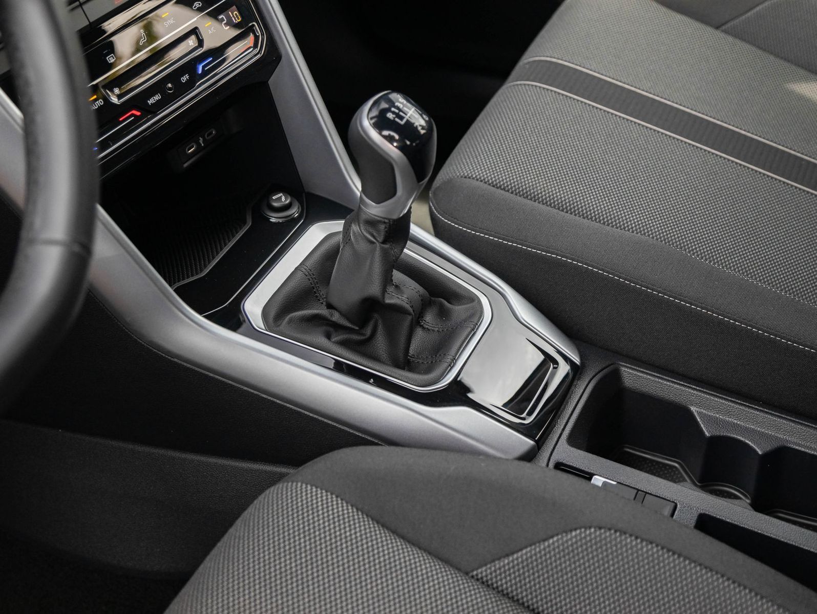 Volkswagen T-Roc 1.0TSI Life - Samsaru's Car Outlet