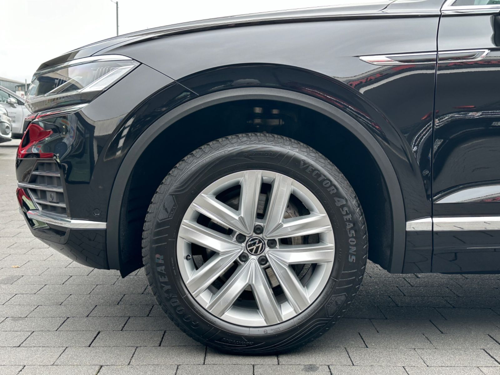 Volkswagen Touareg 3.0 TDI 4M Elegance - Samsaru's Car Outlet