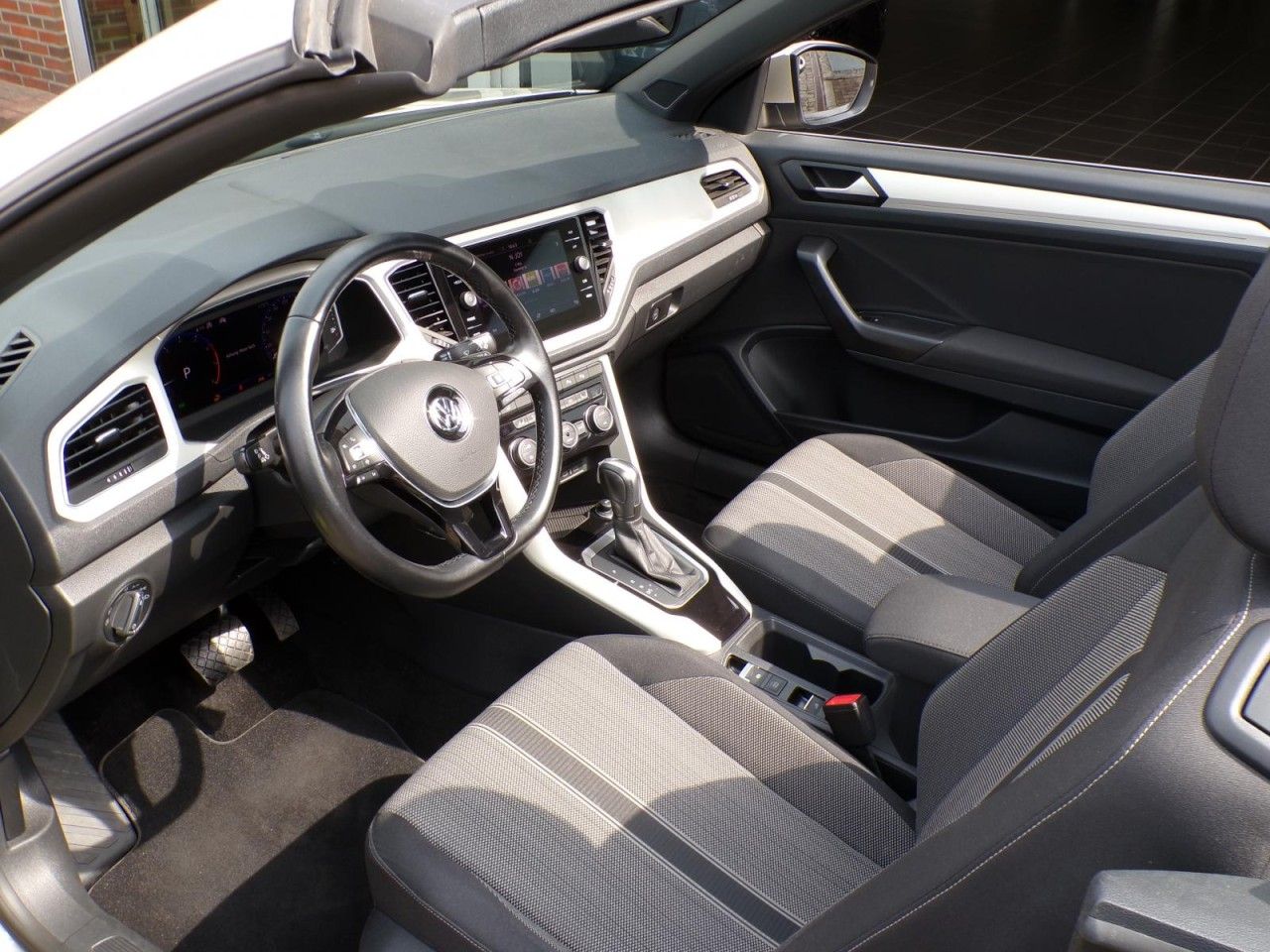 Volkswagen T-ROC CABRIOLET 1.5 TSI - Samsaru's Car Outlet