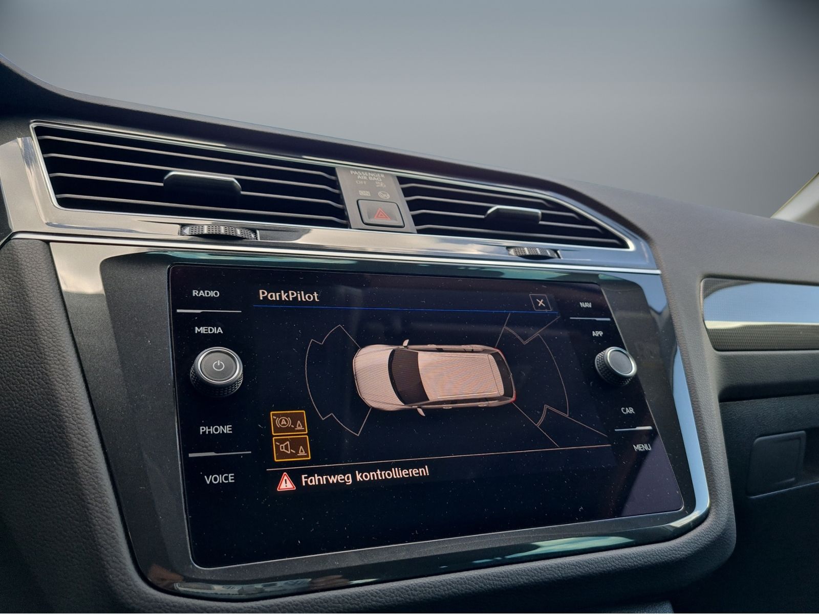 Volkswagen Tiguan 2.0 TDI DSG IQ.DRIVE - Samsaru's Car Outlet