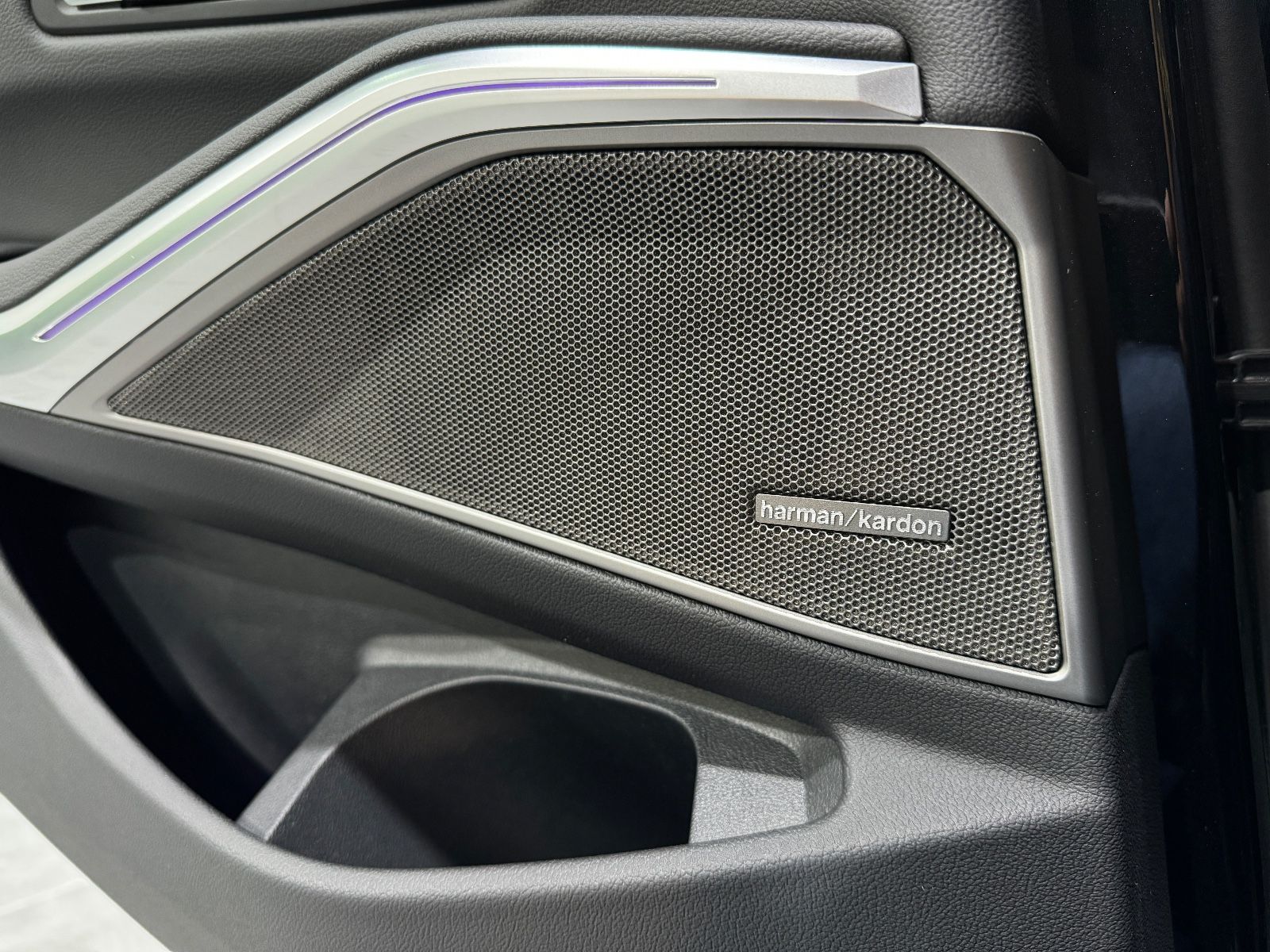 BMW 330 e Luxury Line Individual - Samsaru's Car Outlet