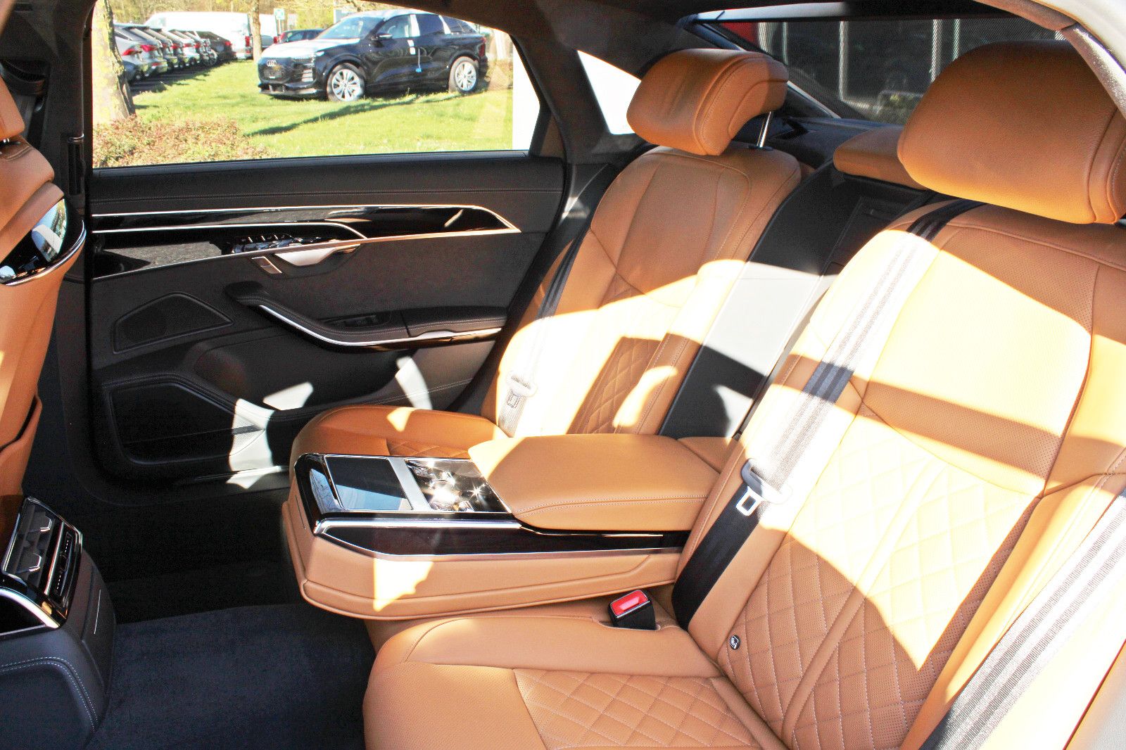Audi A8 Lang 55TFSI PANO AHK FONDPAKET DIGITAL LED" → "Audi A8 Lang 55TFSI - Samsaru's Car Outlet