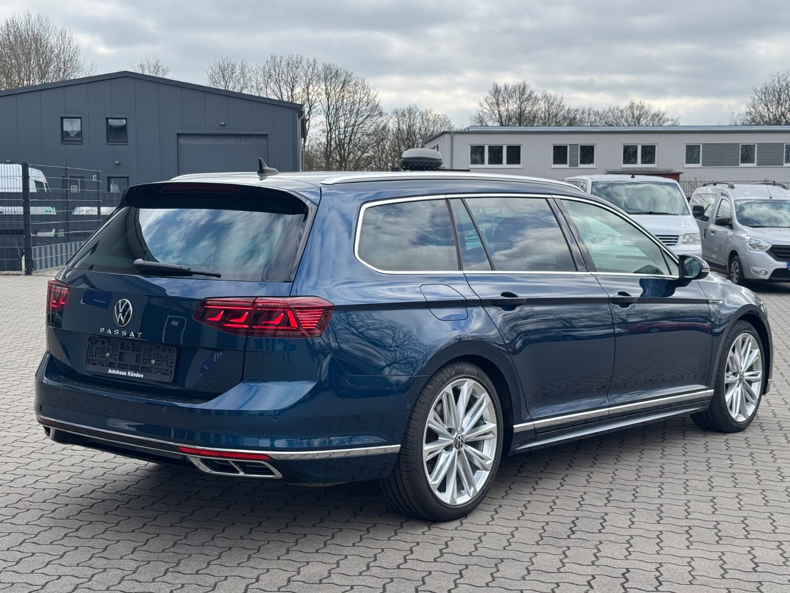 Volkswagen Passat Variant 2.0 TSI R-Line - Samsaru's Car Outlet