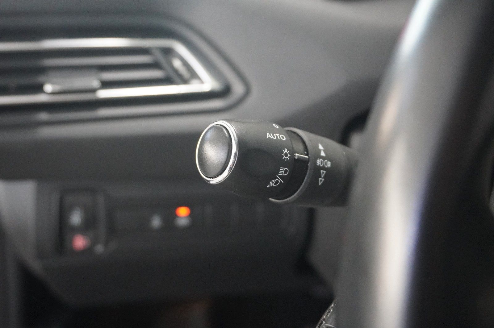 Peugeot 308 SW 1.5D ALLURE - Samsaru's Car Outlet