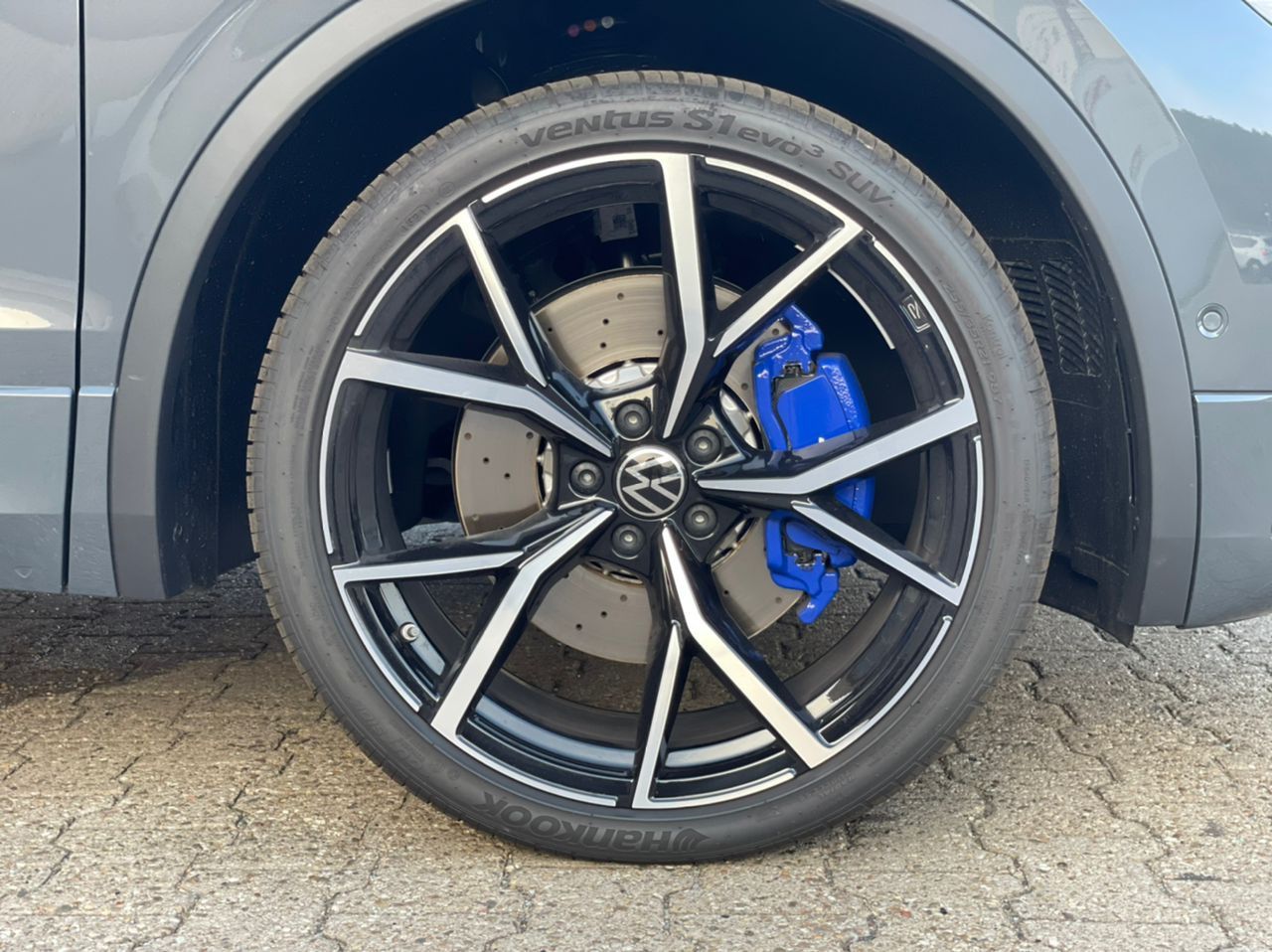 Volkswagen Tiguan R 4Motion - Samsaru's Car Outlet