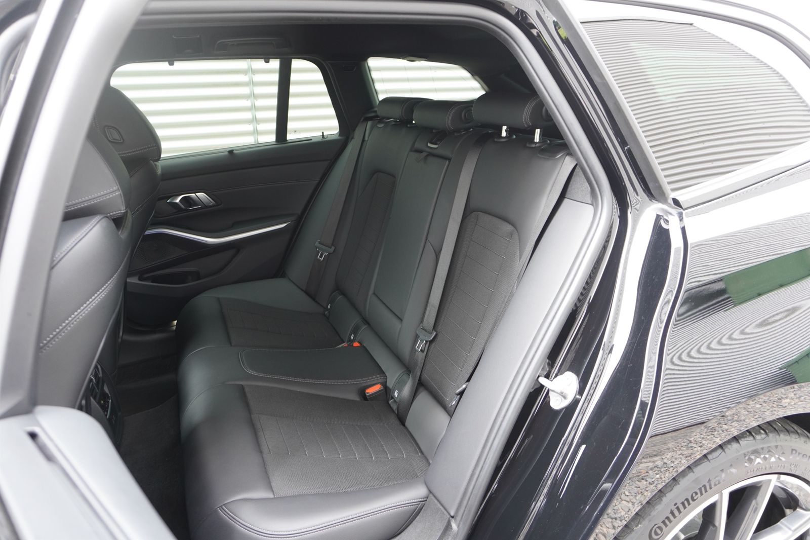 BMW 320d Touring Sport Line - Samsaru's Car Outlet