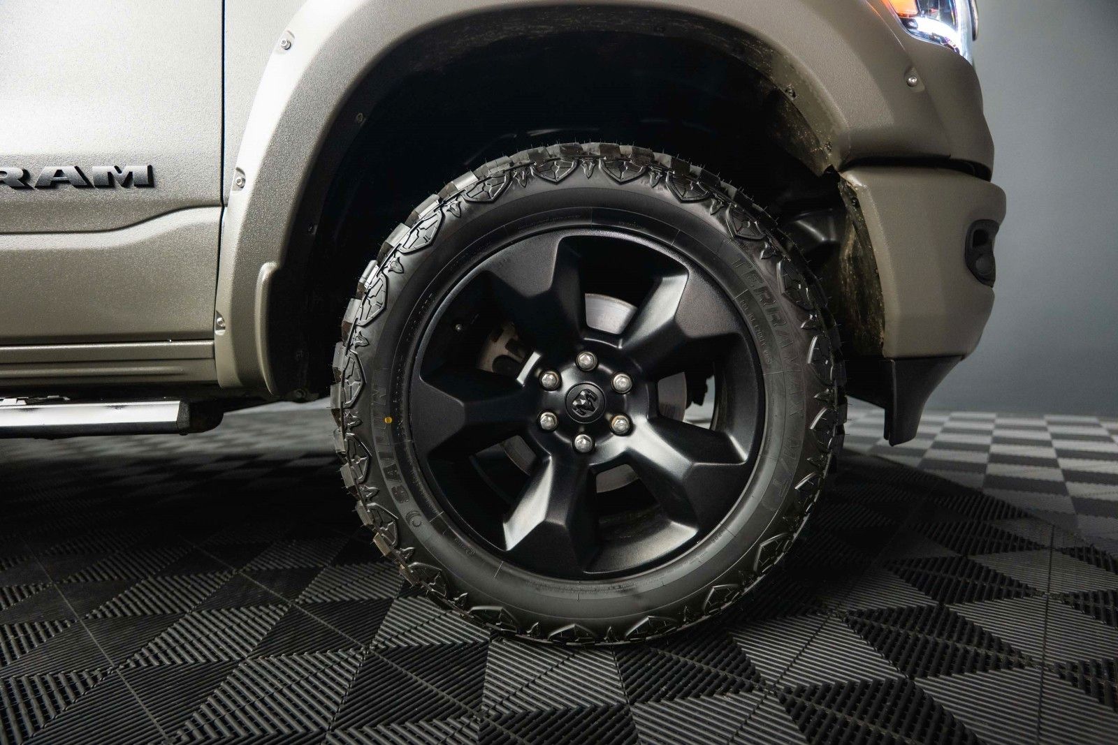 Dodge RAM 5.7 V8 HEMI 4x4 OFFROAD LONGBED RAPTOR Style