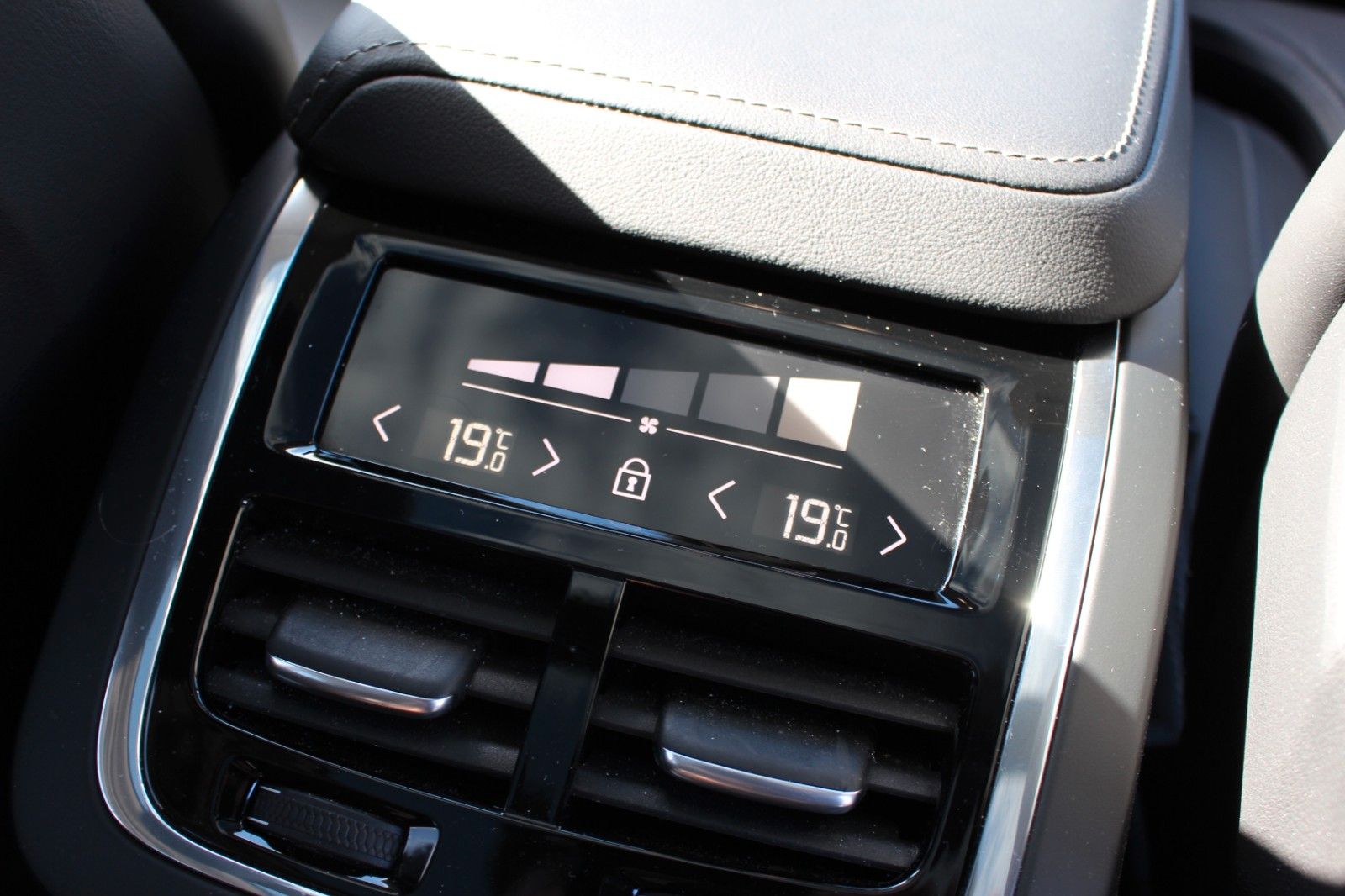 Volvo XC60 B5 Benzin Ultra Dark Massagesitze