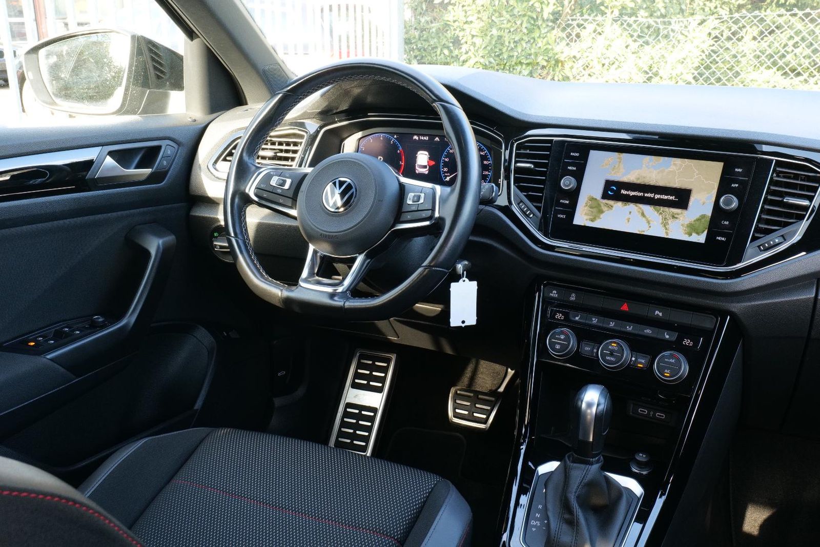 Volkswagen T-ROC Sport 1.5 TSI - Samsaru's Car Outlet
