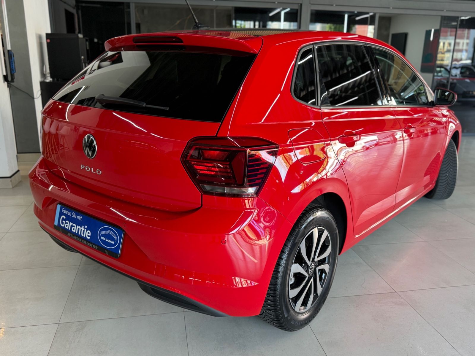 Volkswagen Polo 1.0 TSI Comfortline - Samsaru's Car Outlet