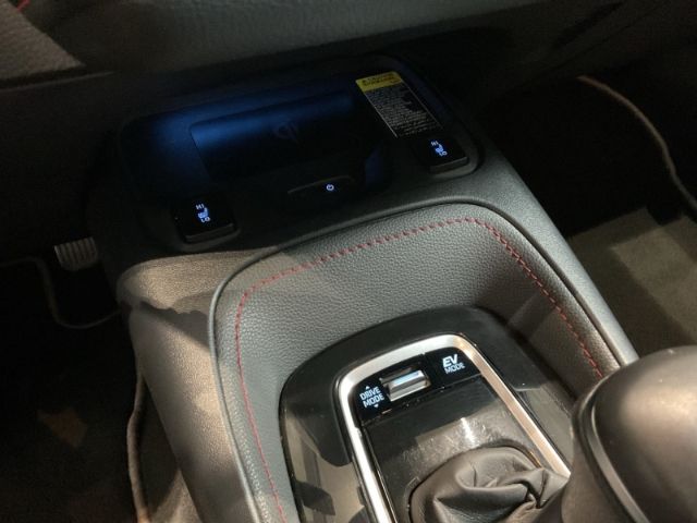 Toyota Corolla Touring Sports 2.0 Hybrid Lounge - Samsaru's Car Outlet