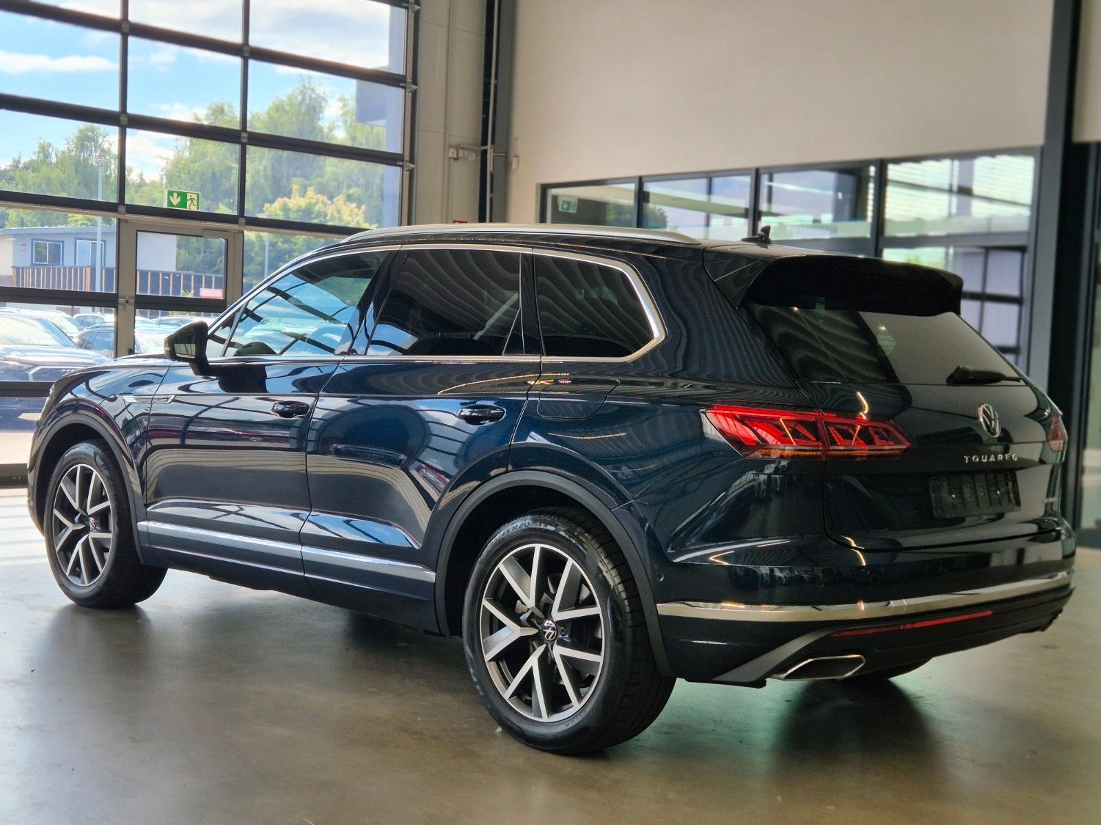 Volkswagen TOUAREG 3.0TSI ELEGANCE 4M eHYBRID - Samsaru's Car Outlet