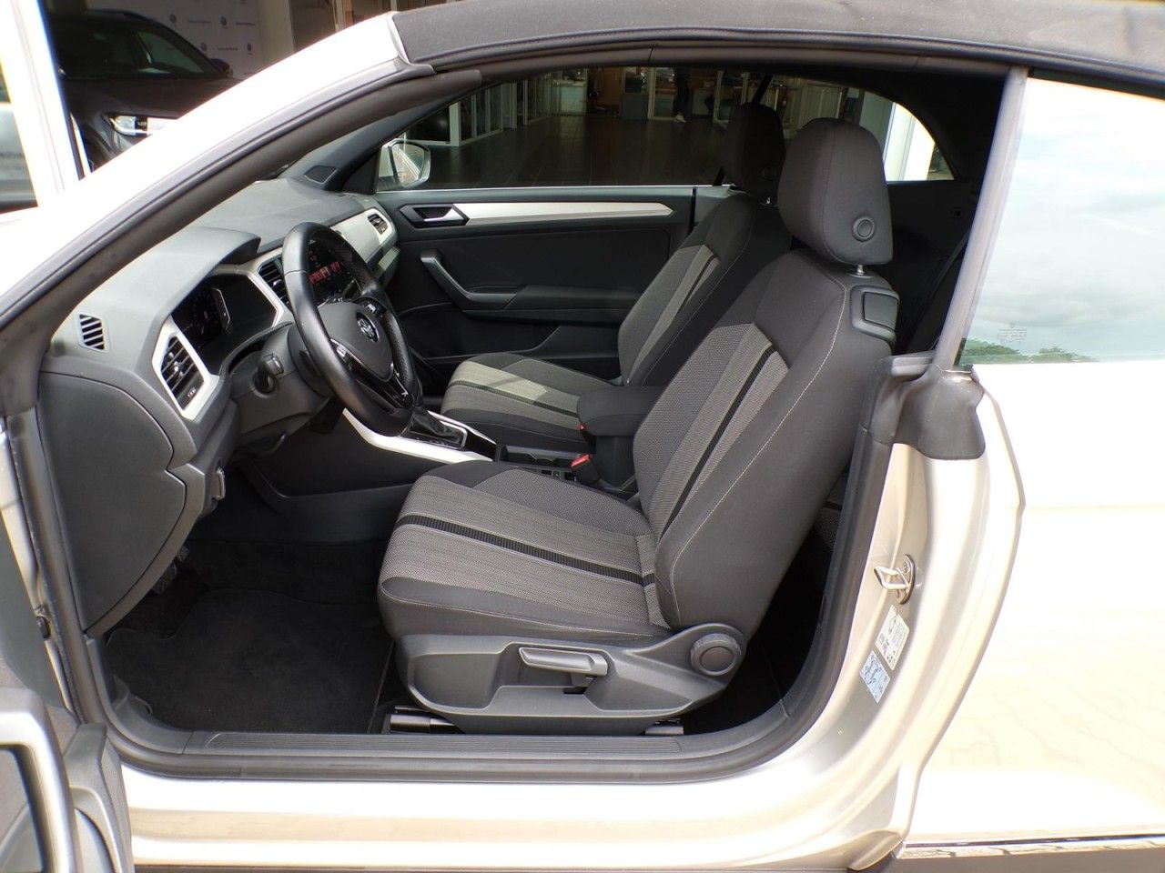 Volkswagen T-ROC CABRIOLET 1.5 TSI - Samsaru's Car Outlet