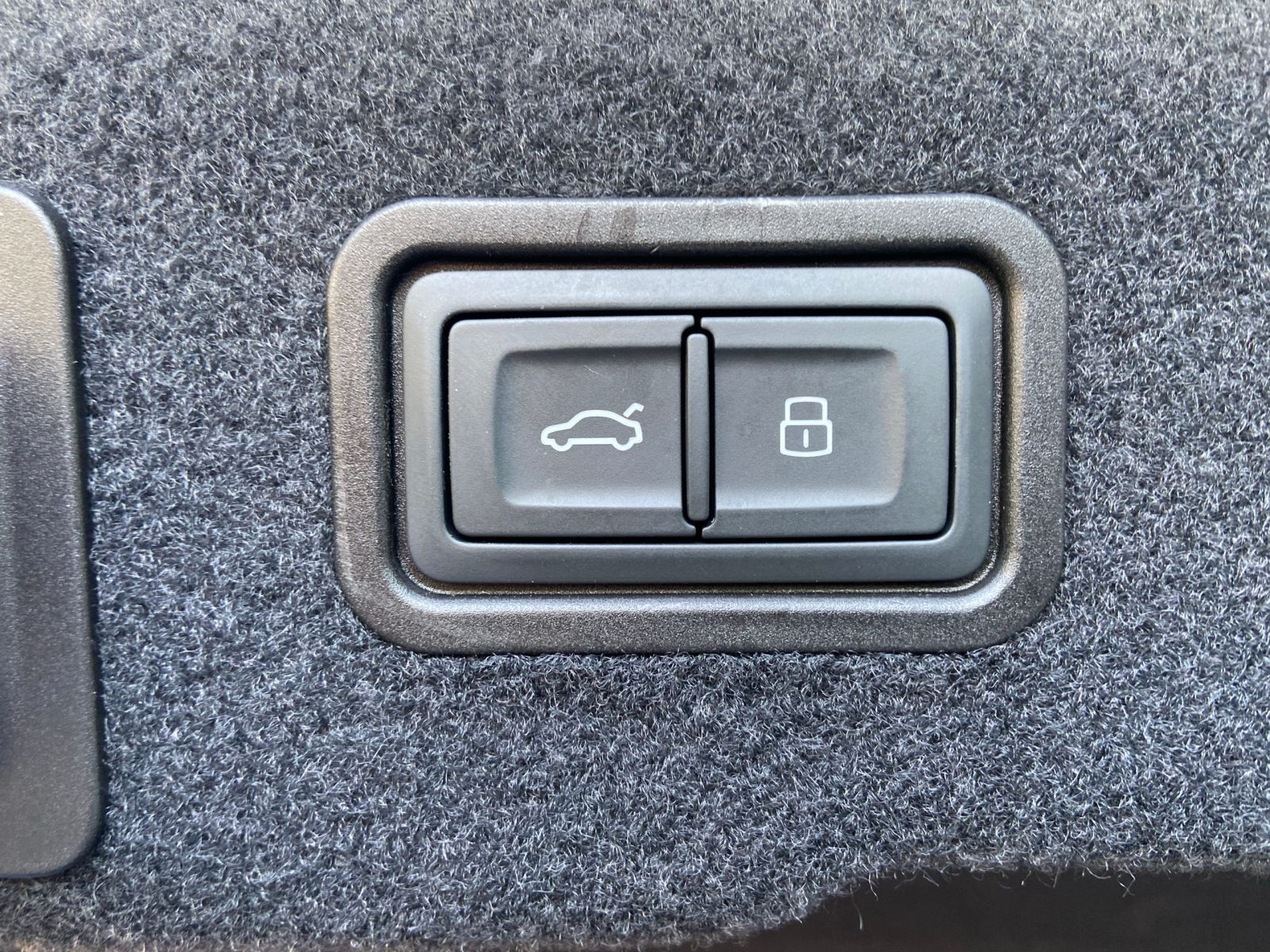 Audi A8 60 TFSIe quattro - Samsaru's Car Outlet