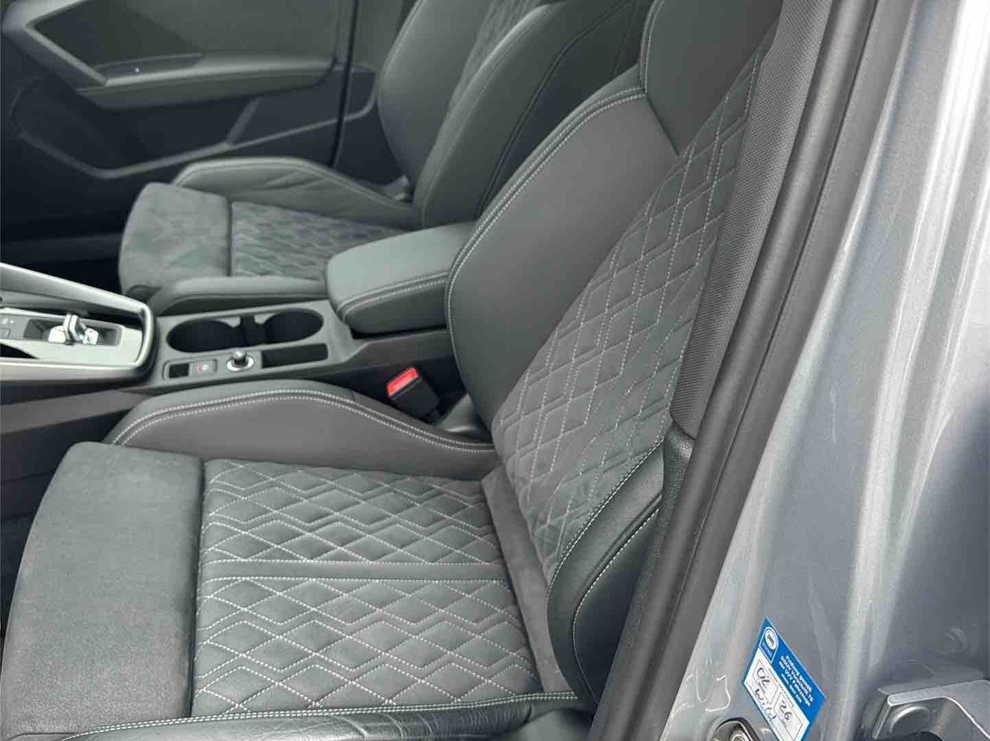 Audi A3 40 TFSIe S line BLACK RAUTE PANO 17Z VC LED