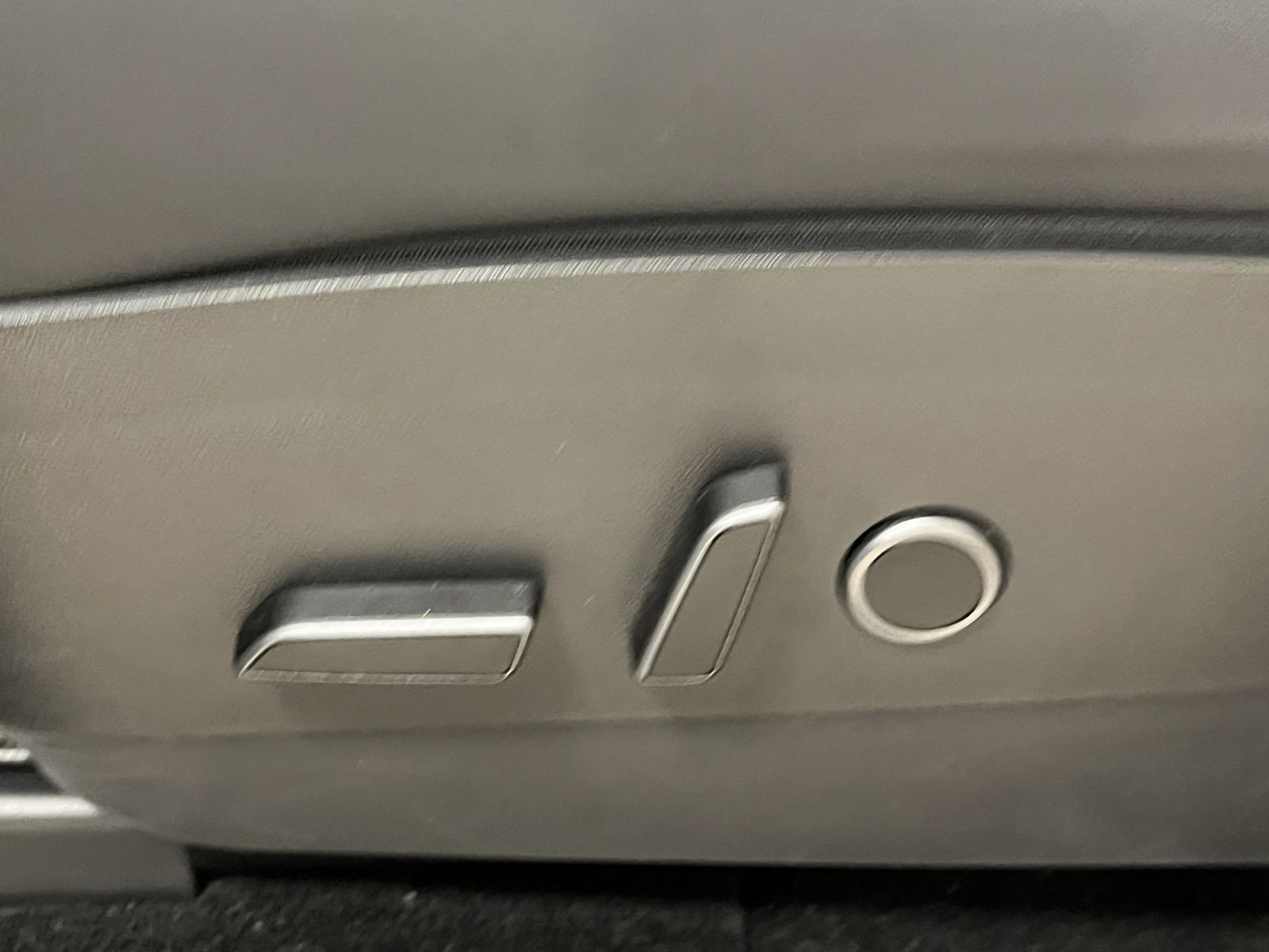 Tesla Model Y Maximale Reichweite Dual AWD ACC Pano
