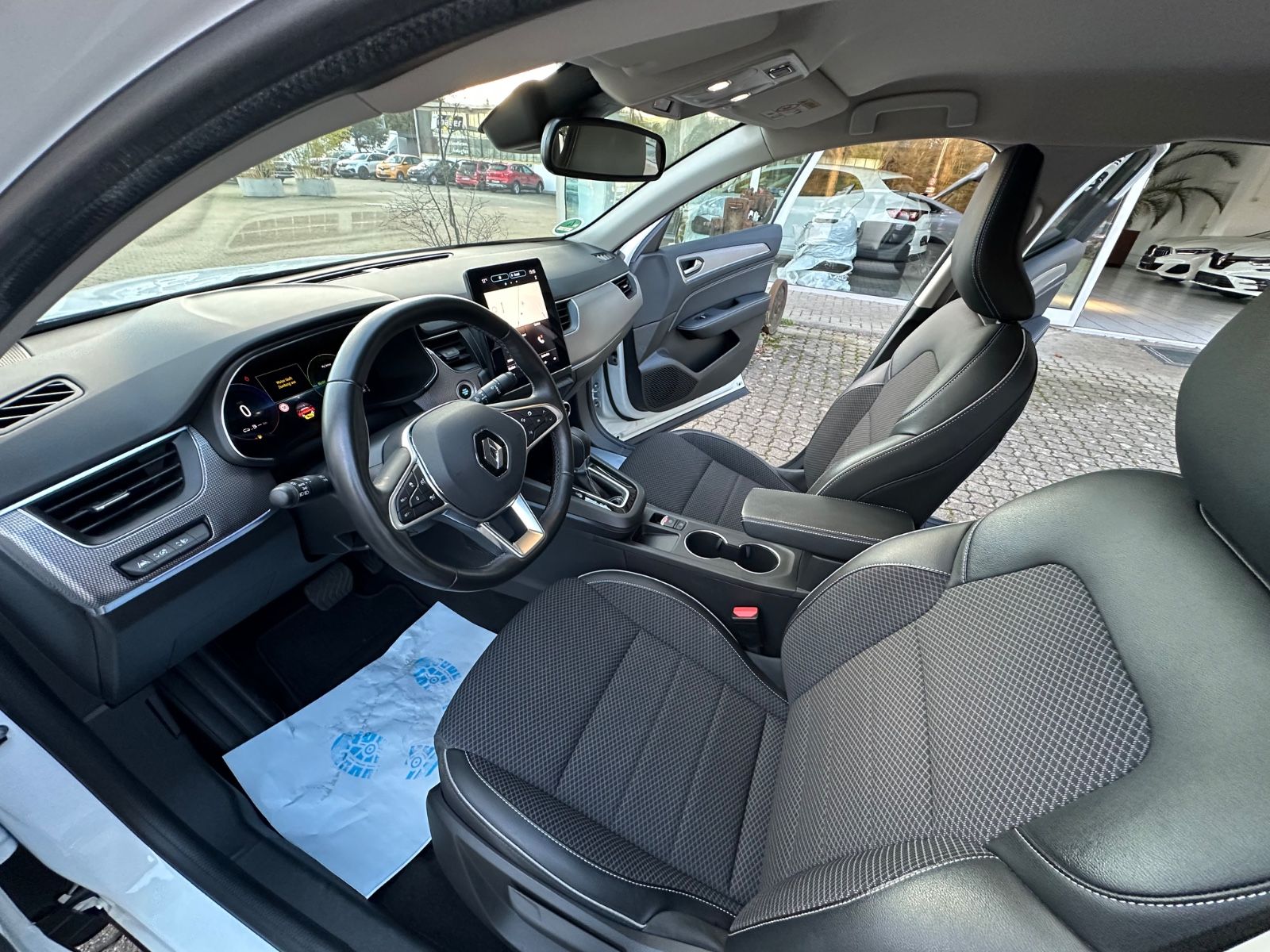 Renault Arkana Intens Hybrid - Samsaru's Car Outlet
