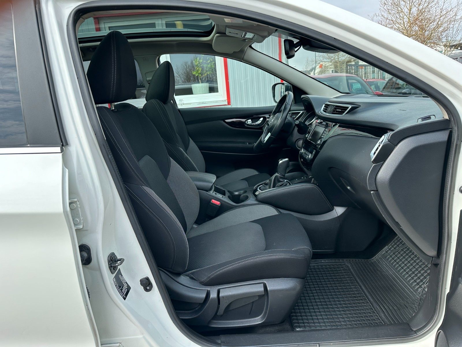 Nissan Qashqai 1.3 - Samsaru's Car Outlet