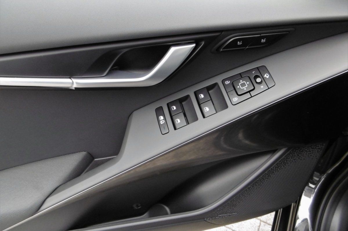 Kia Niro Spirit 1.6 Hybrid - Samsaru's Car Outlet