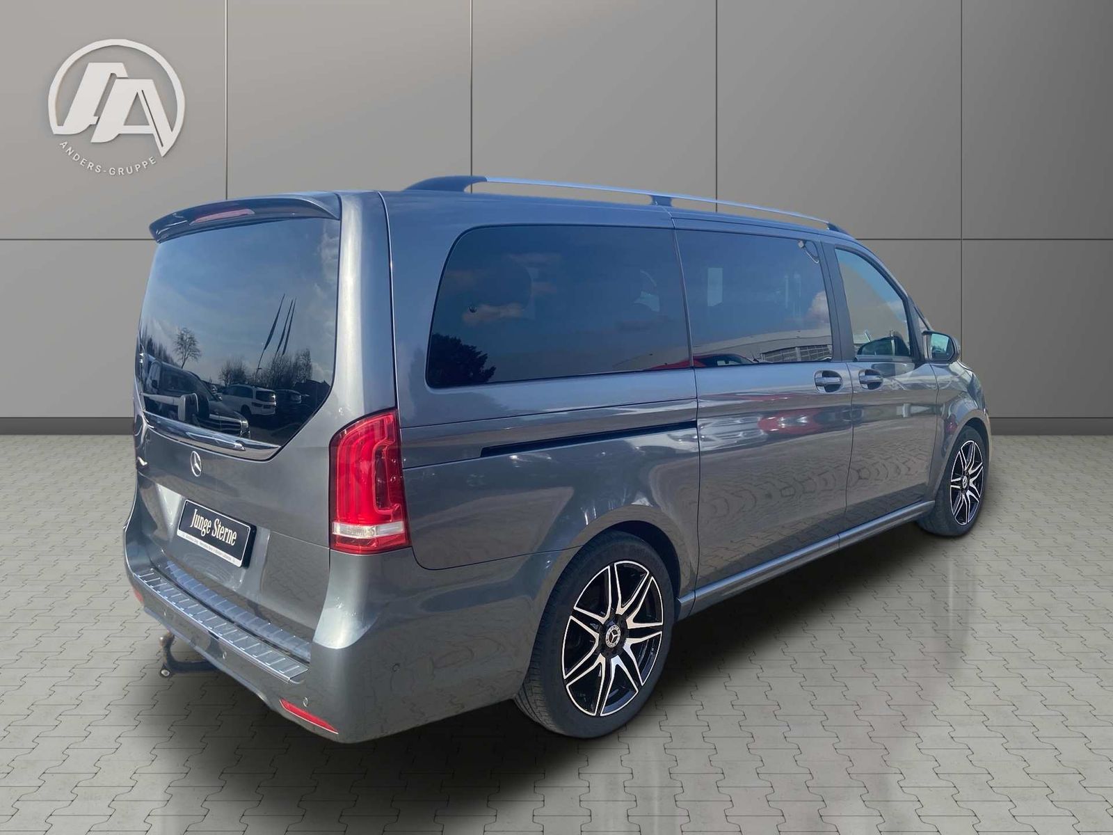 Mercedes-Benz V 250 AMG Line - Samsaru's Car Outlet