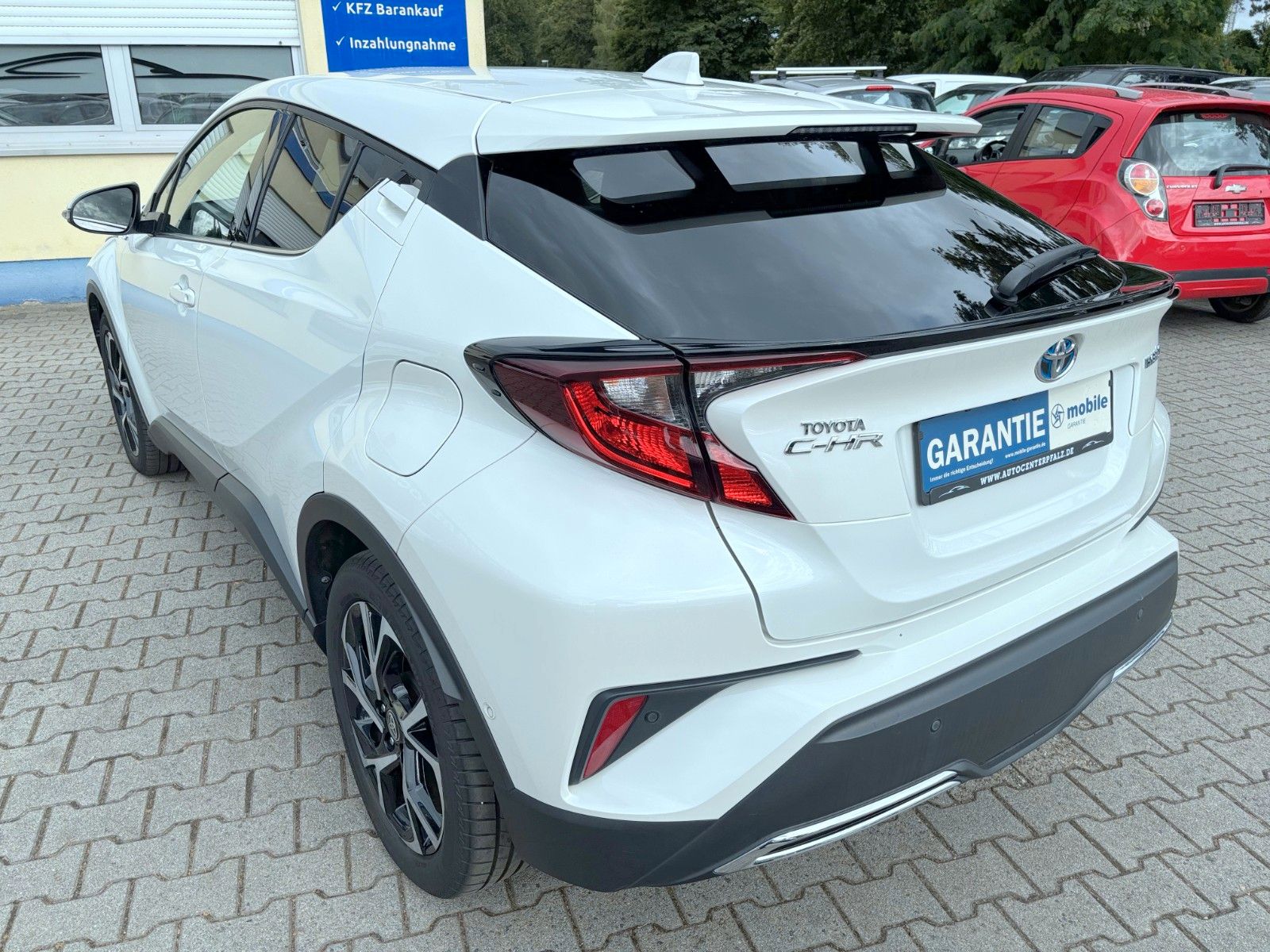 Toyota C-HR Hybrid - Samsaru's Car Outlet