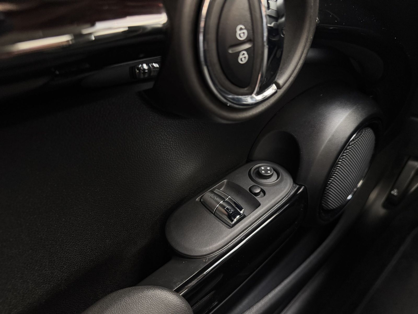 MINI Cooper SE - Samsaru's Car Outlet