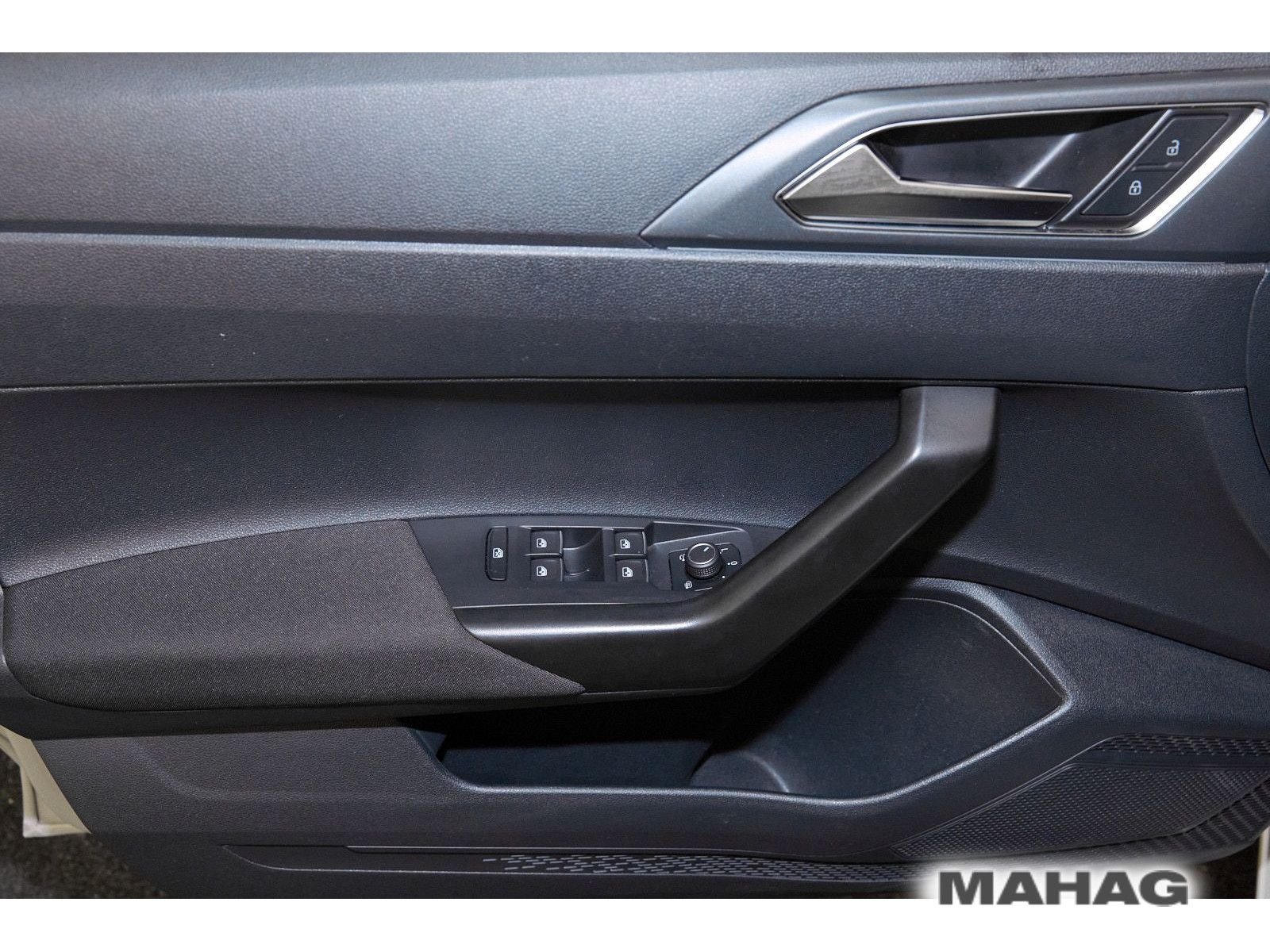 Volkswagen Taigo 1.5 TSI R-Line - Samsaru's Car Outlet