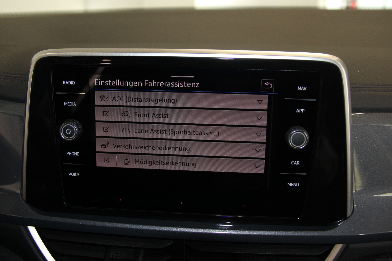 Volkswagen T-Roc Style 1.5 TSI DSG - Samsaru's Car Outlet