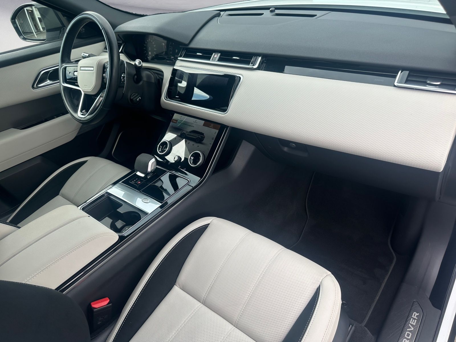 Range Rover Velar P400e S Panorama Black Pack - Samsaru's Car Outlet