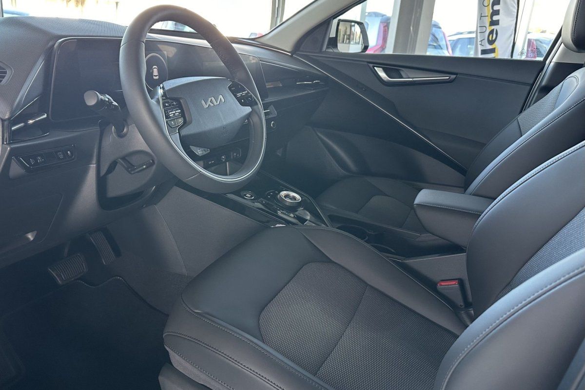 Kia Niro 1.6 HEV 129 DCT Vision - Samsaru's Car Outlet
