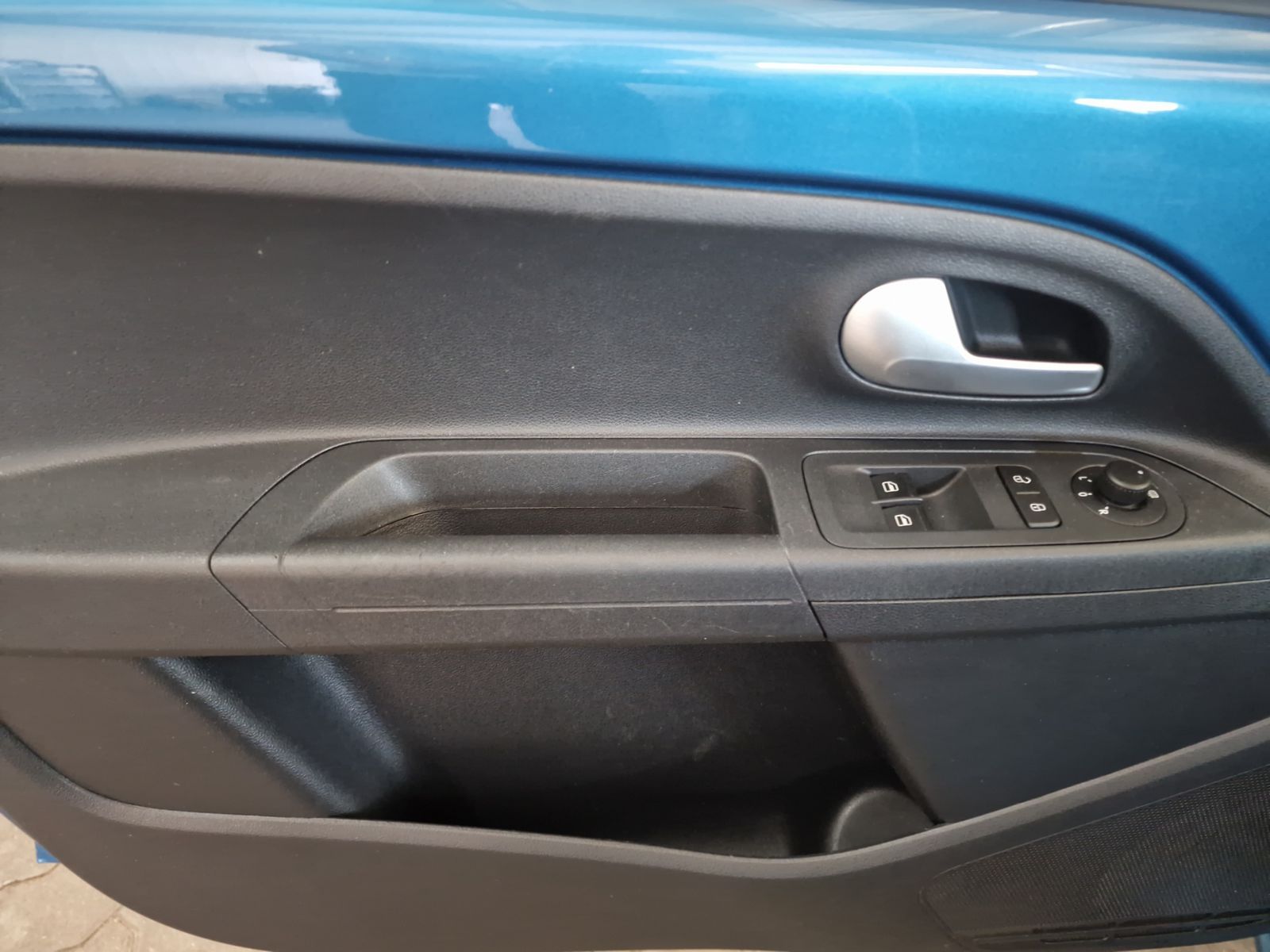 Volkswagen up! e-Up! - Samsaru's Car Outlet