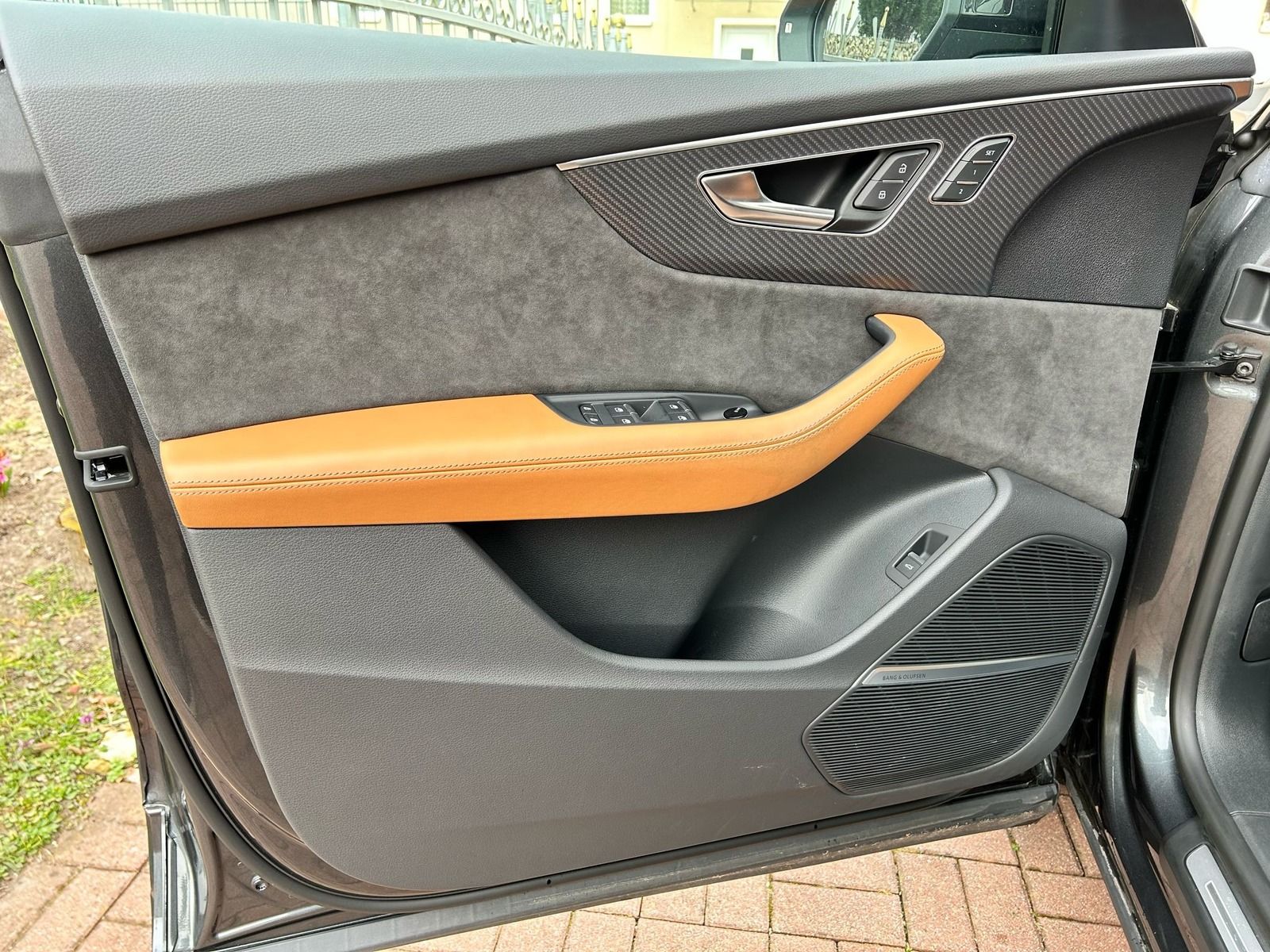 Audi RSQ8 4.0 TFSI QUT*MATRIX*PANO*CARBON*HUD*360°