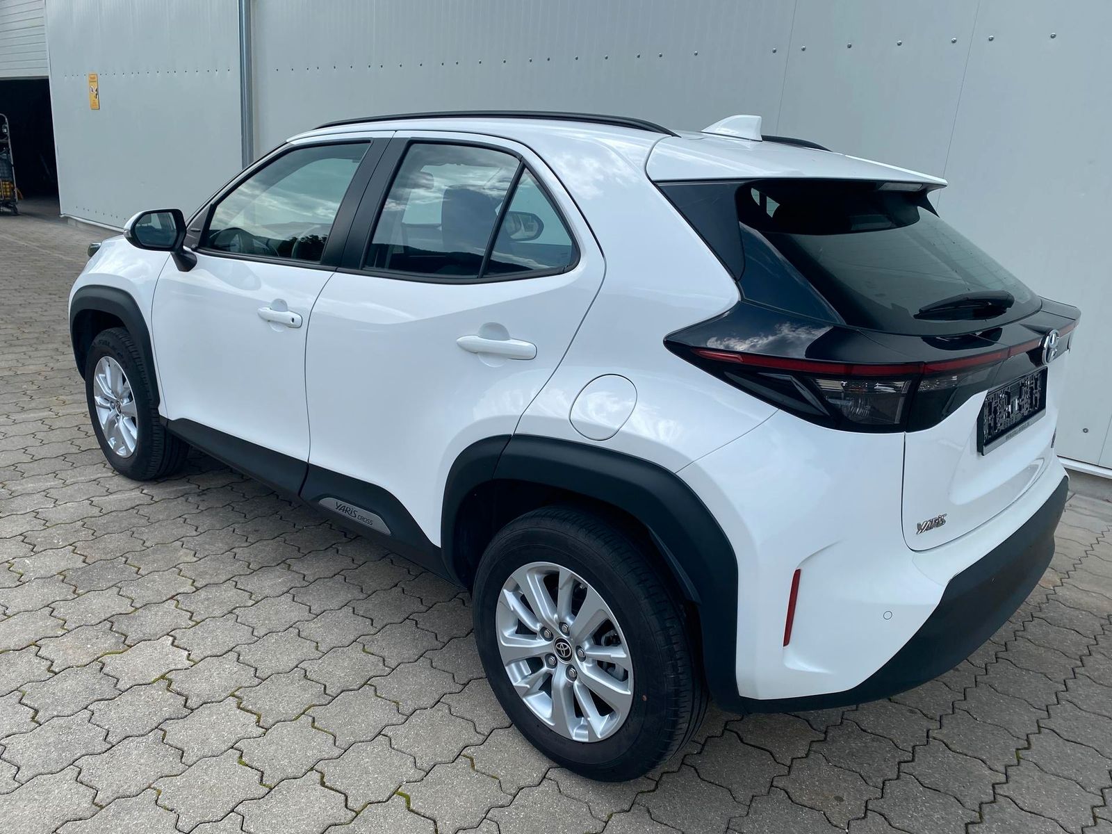 Toyota Yaris Cross 1.5 Hybrid AWD-i,SHZ,R-Cam,App-Co...