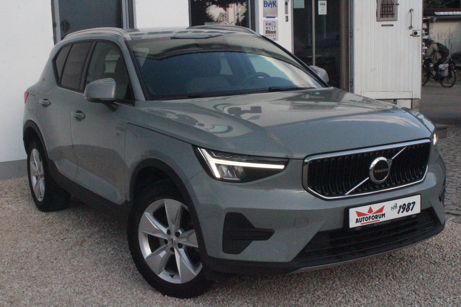 Volvo XC40 Core B3 - Samsaru's Car Outlet
