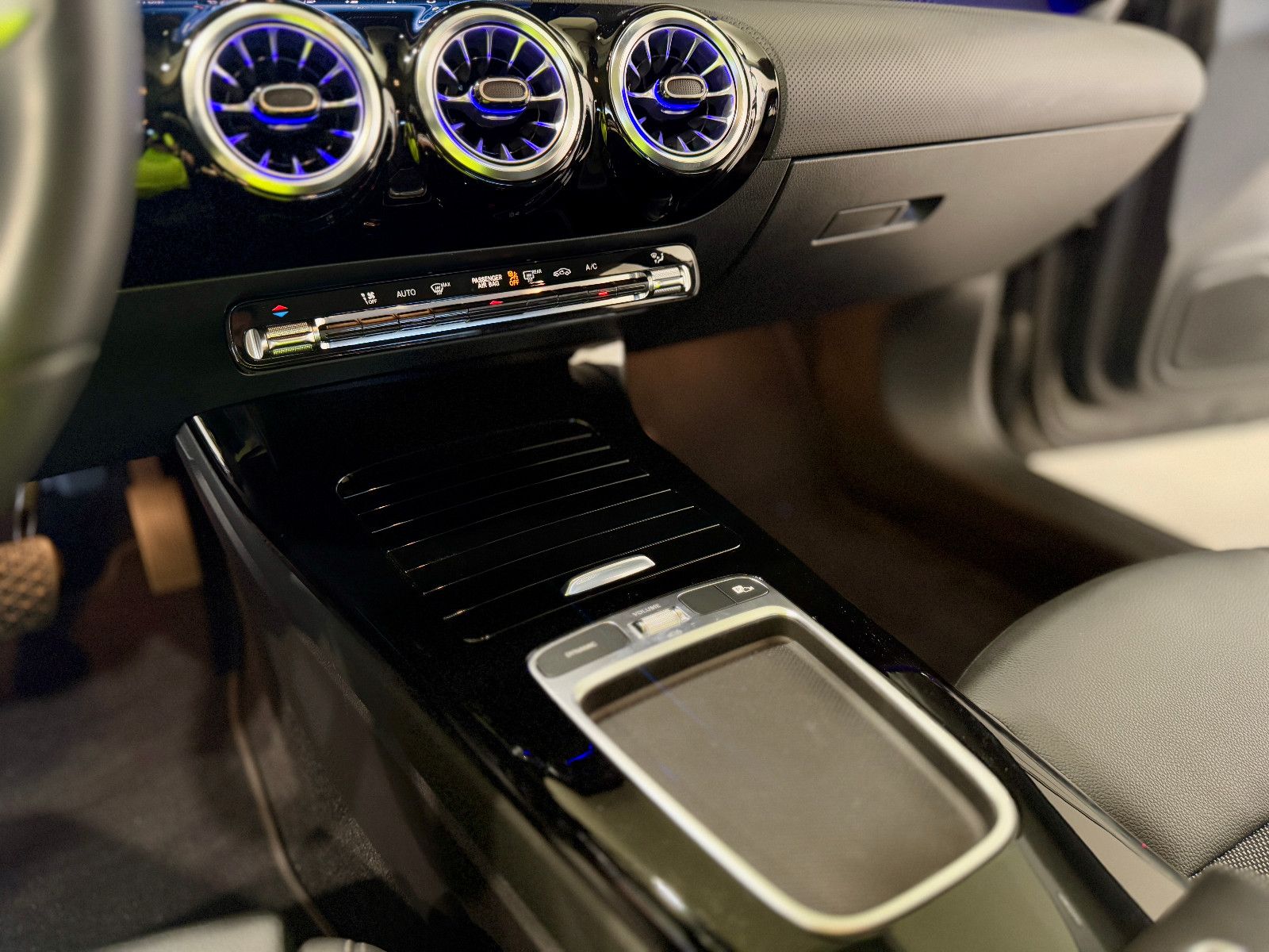 Mercedes-Benz A 180d Progressive - Samsaru's Car Outlet