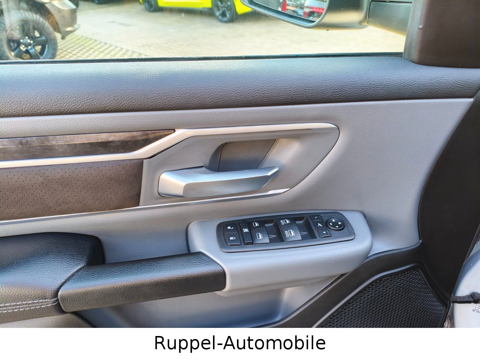 Dodge RAM 5.7 V8 LPG  QuadCab LKW R-CAM 6.Sitzer