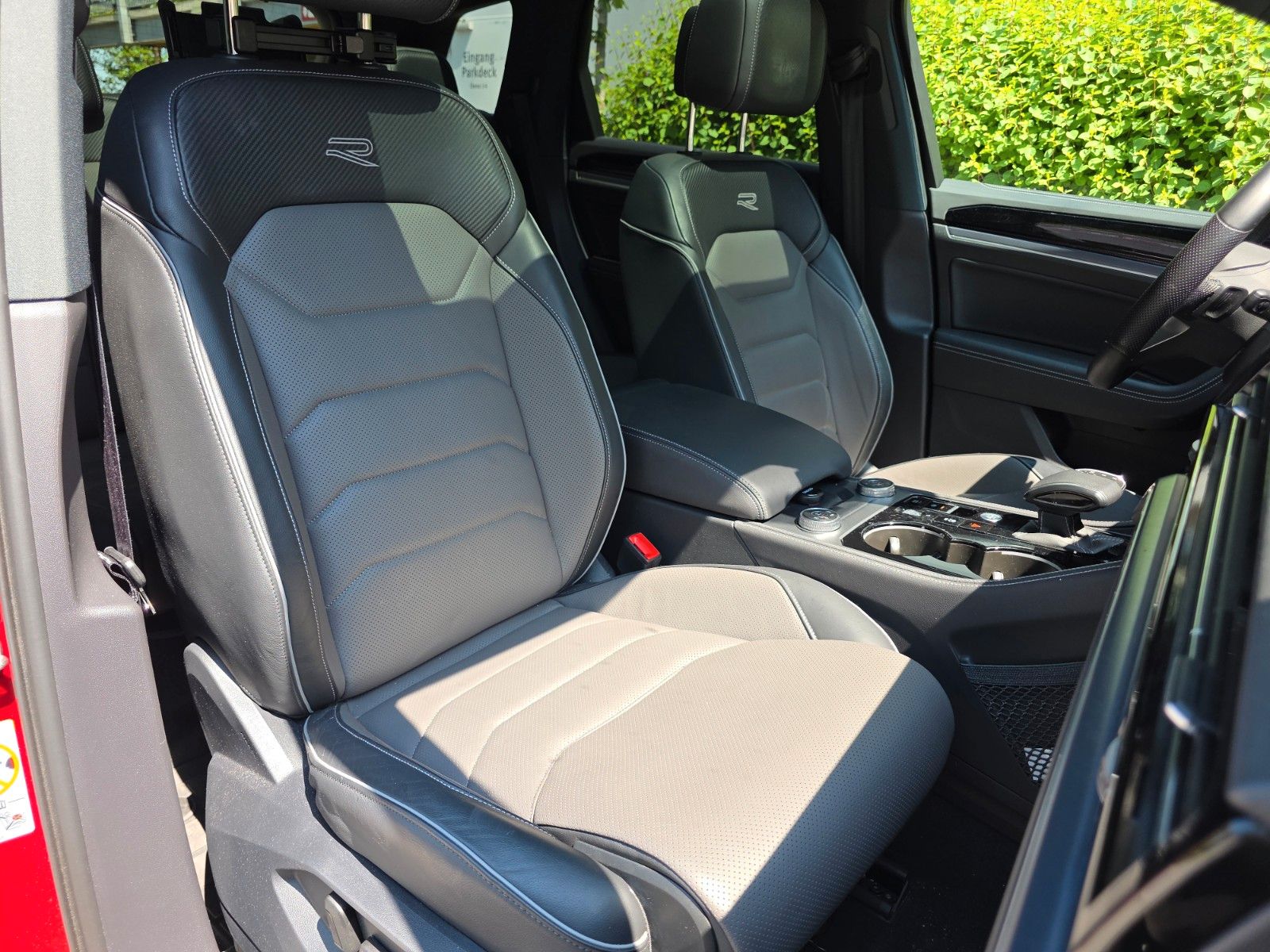 Volkswagen Touareg 3.0 TDI 4Motion R-Line - Samsaru's Car Outlet