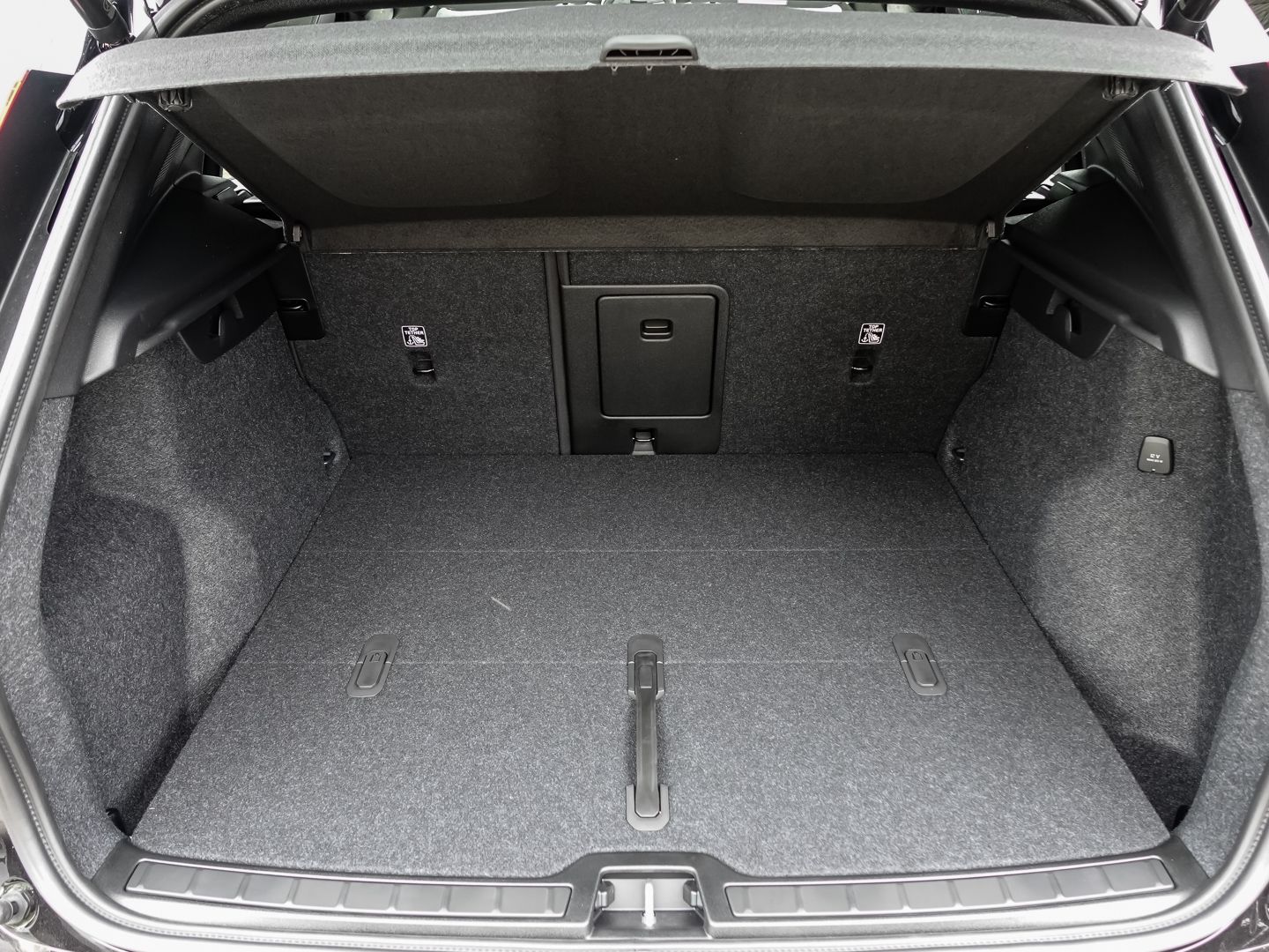 Volvo XC40 B3 Benzin Plus Dark - Samsaru's Car Outlet